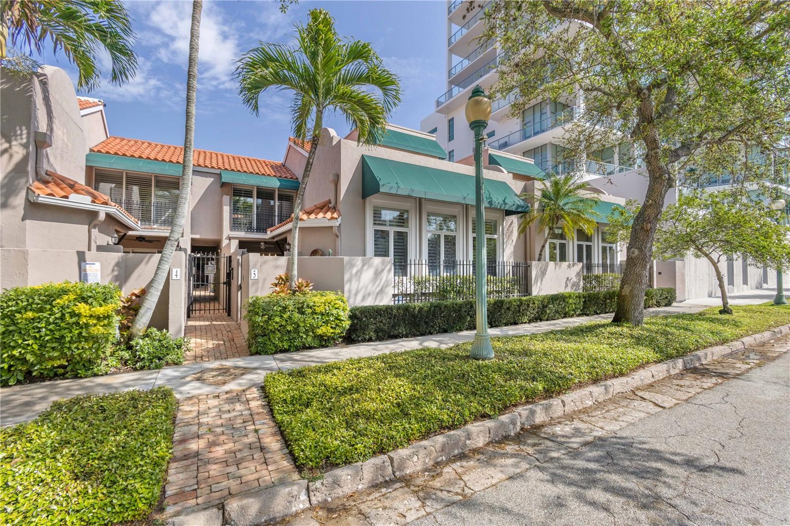 Image 33 of 37 For 200 Cocoanut Avenue 5