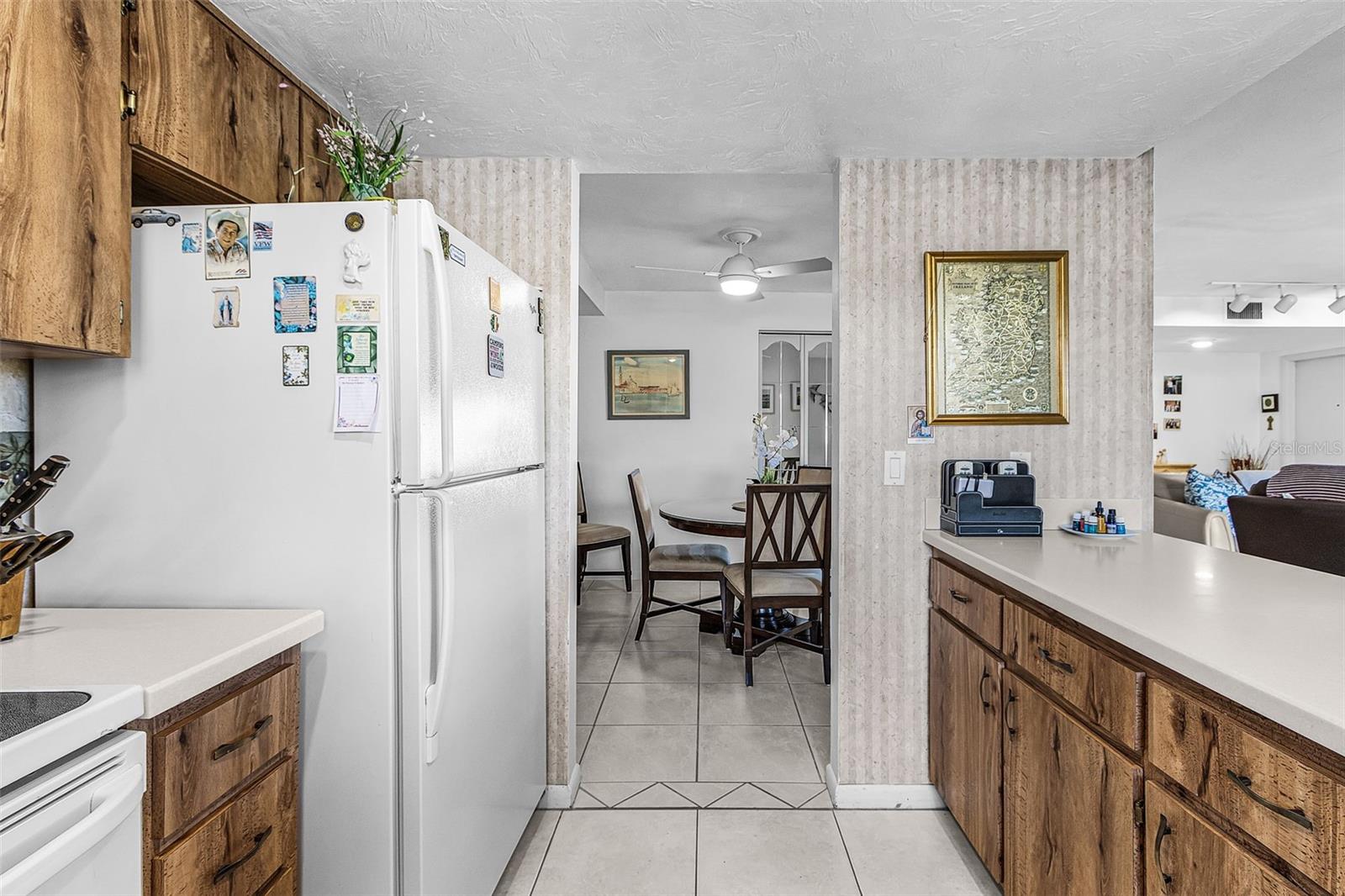 Listing photo id 11 for 3831 11th Place 101