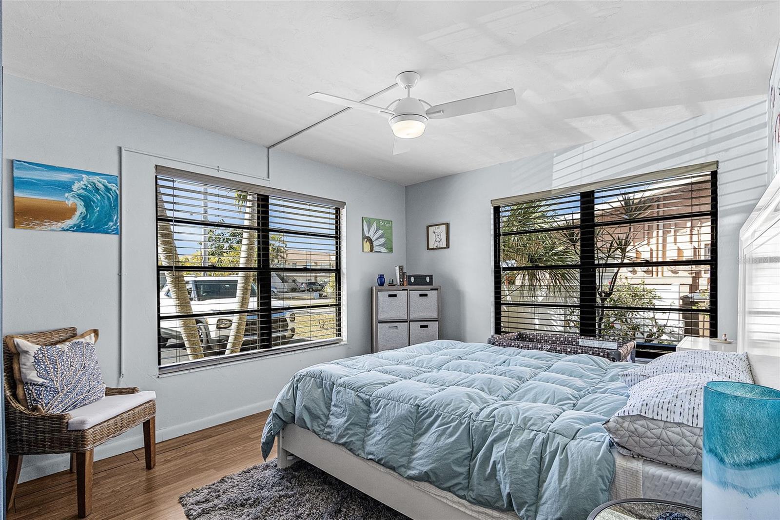 Listing photo id 15 for 3831 11th Place 101