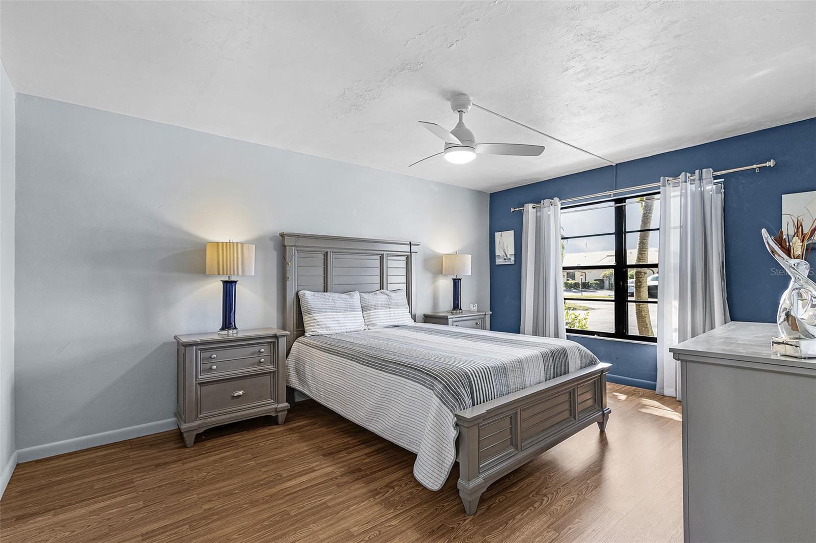 Listing photo id 17 for 3831 11th Place 101