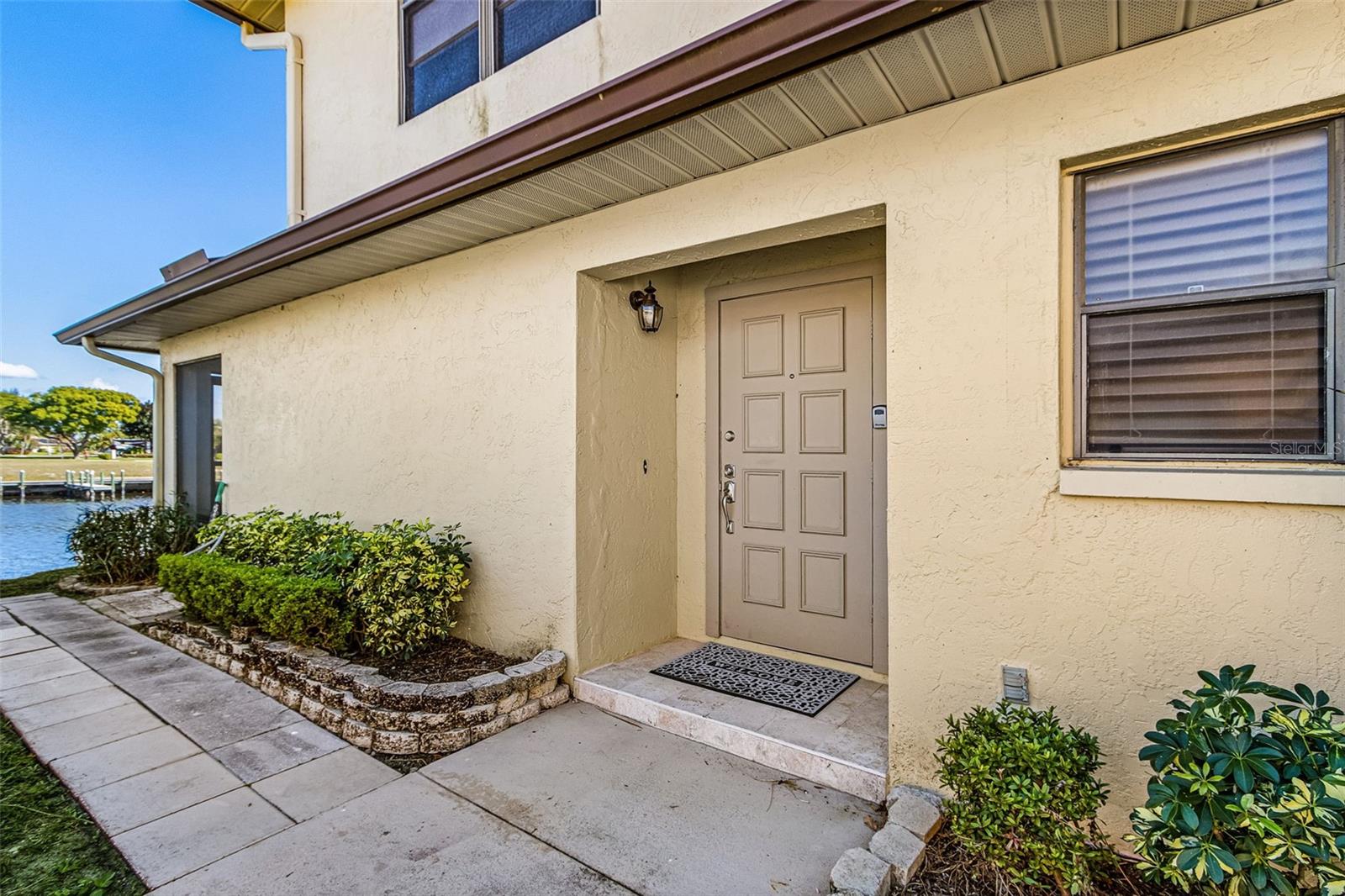 Listing photo id 0 for 3831 11th Place 101