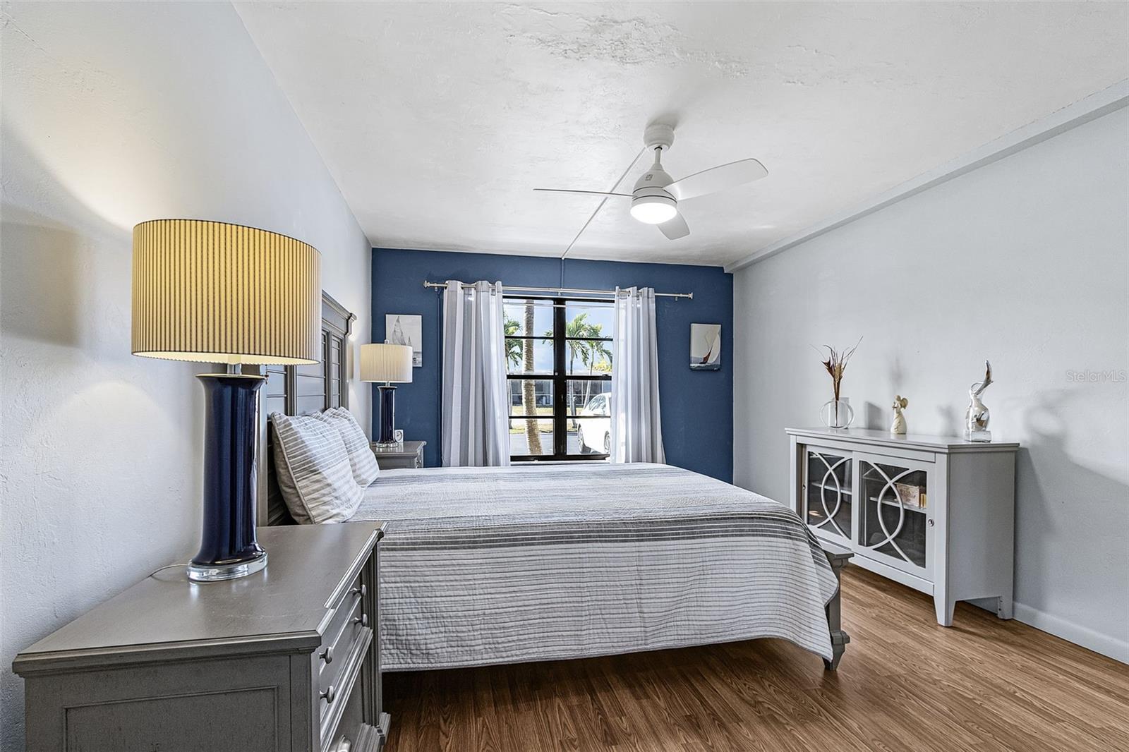 Listing photo id 19 for 3831 11th Place 101