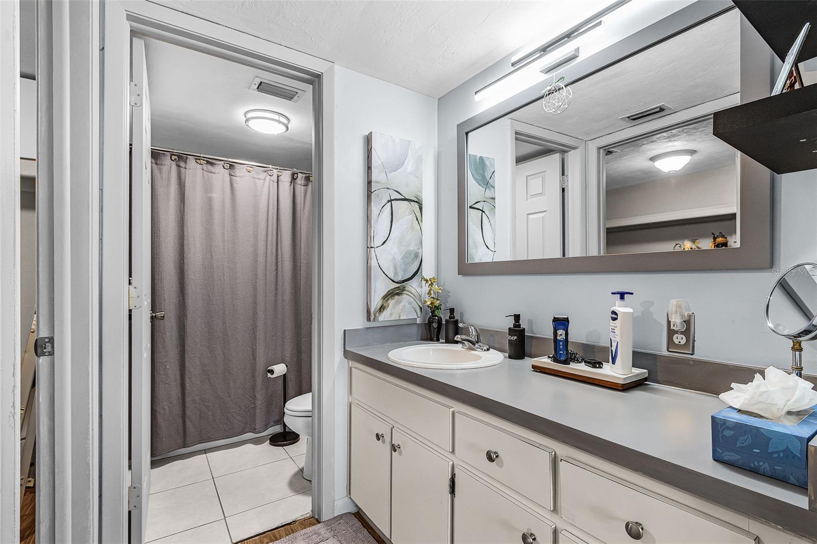 Listing photo id 20 for 3831 11th Place 101