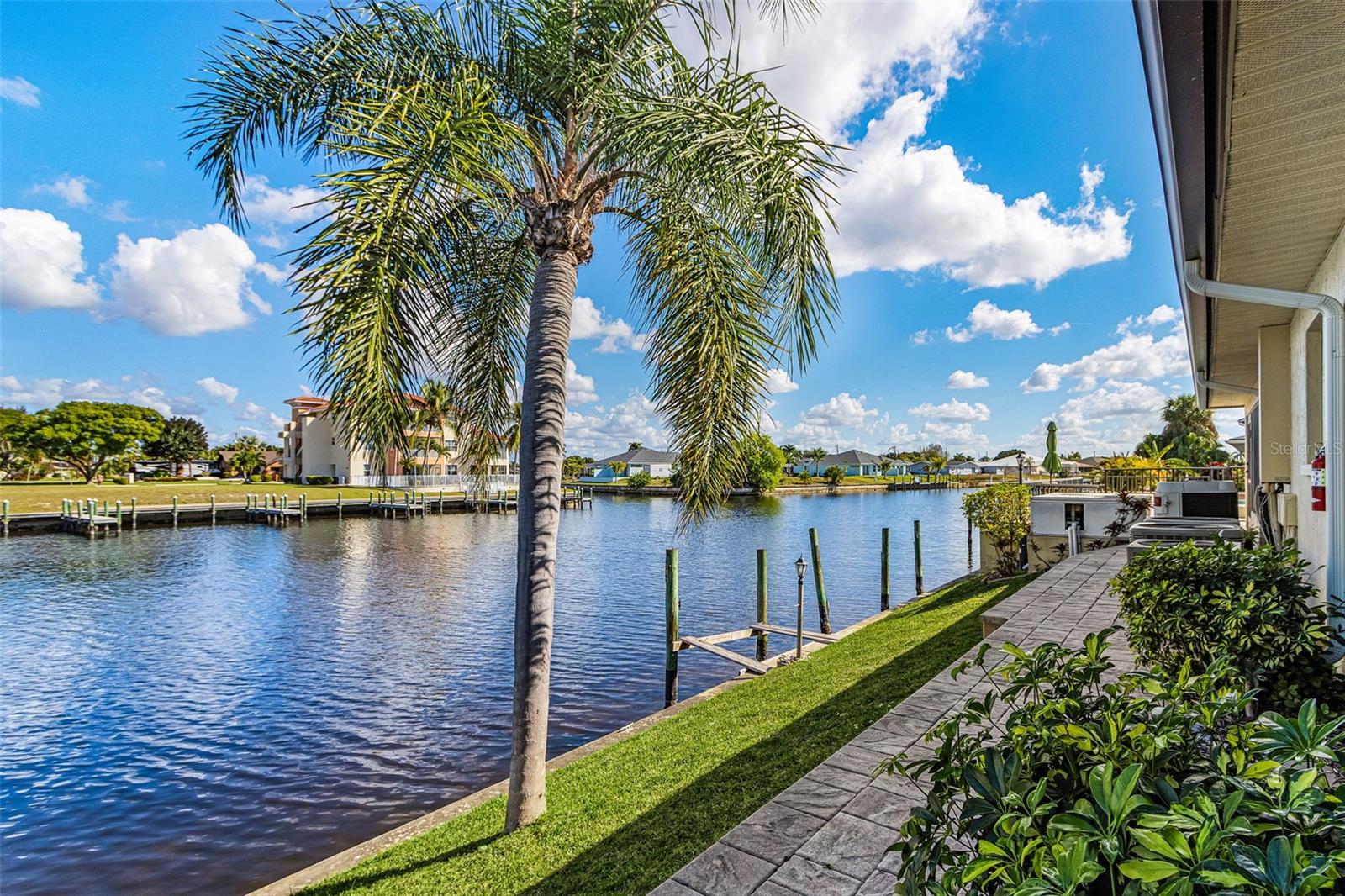 Listing photo id 26 for 3831 11th Place 101