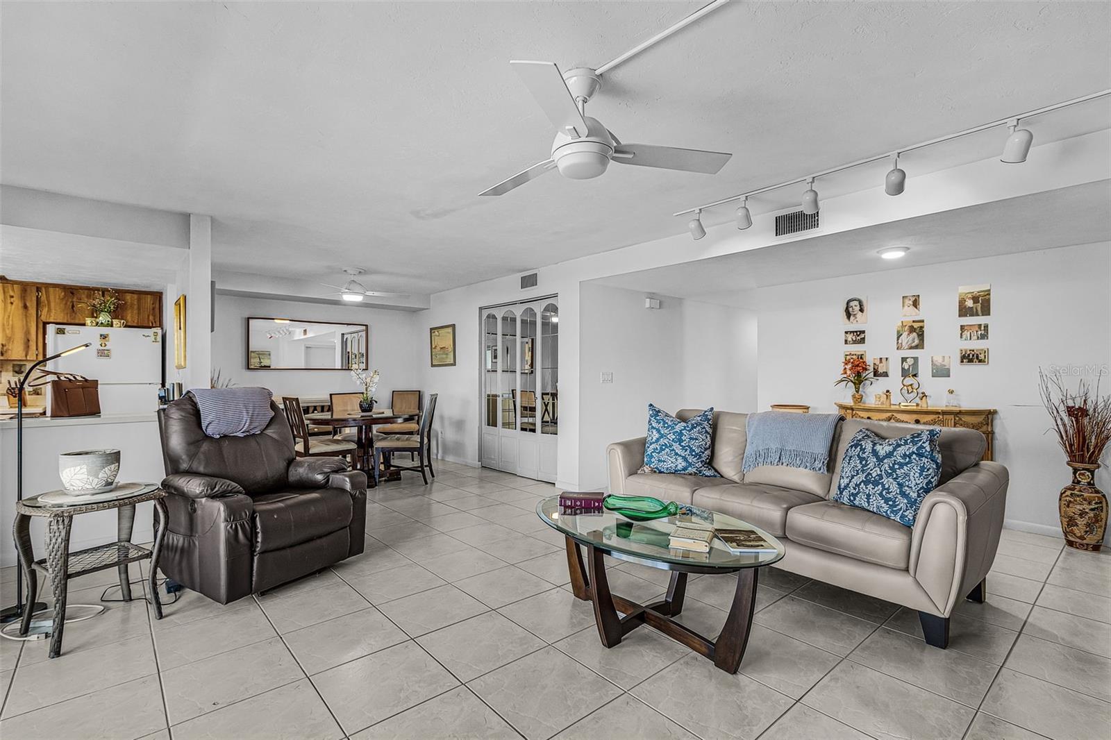 Listing photo id 5 for 3831 11th Place 101