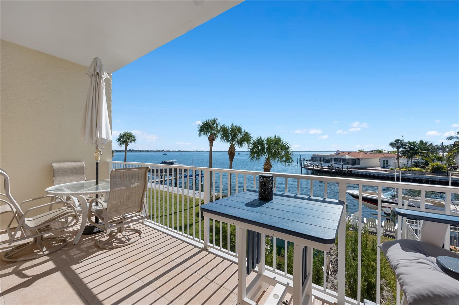 Image 10 of 50 For 9923 Manatee Avenue W