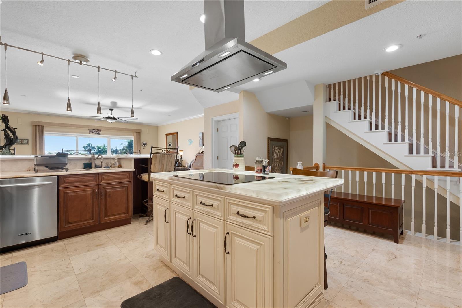 Image 13 of 50 For 9923 Manatee Avenue W