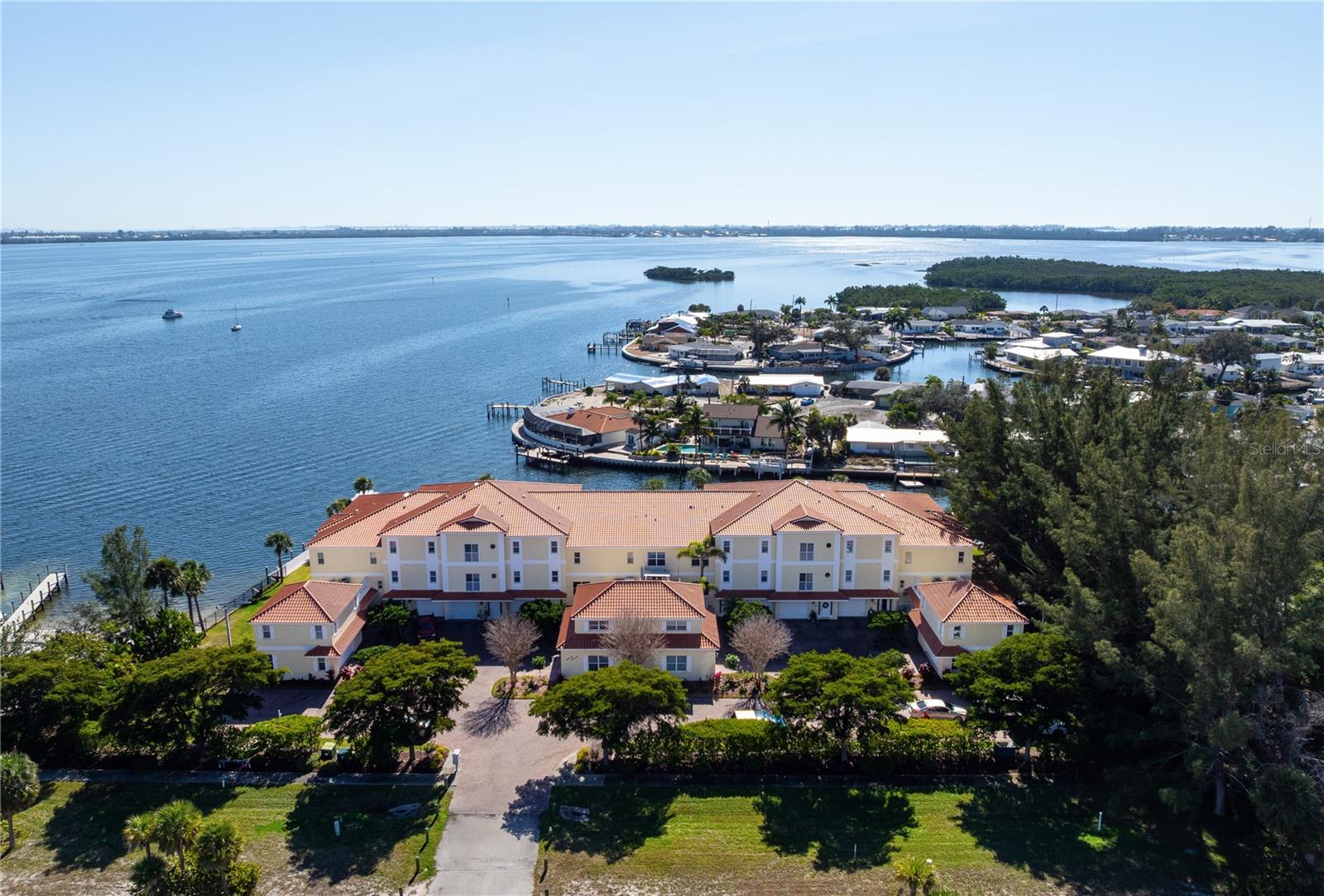 Image 40 of 50 For 9923 Manatee Avenue W