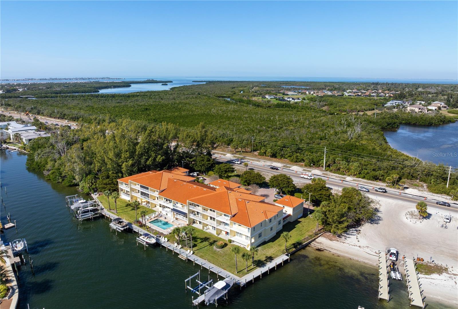 Image 41 of 50 For 9923 Manatee Avenue W