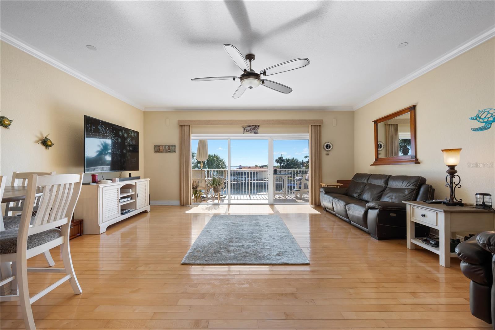 Image 7 of 50 For 9923 Manatee Avenue W