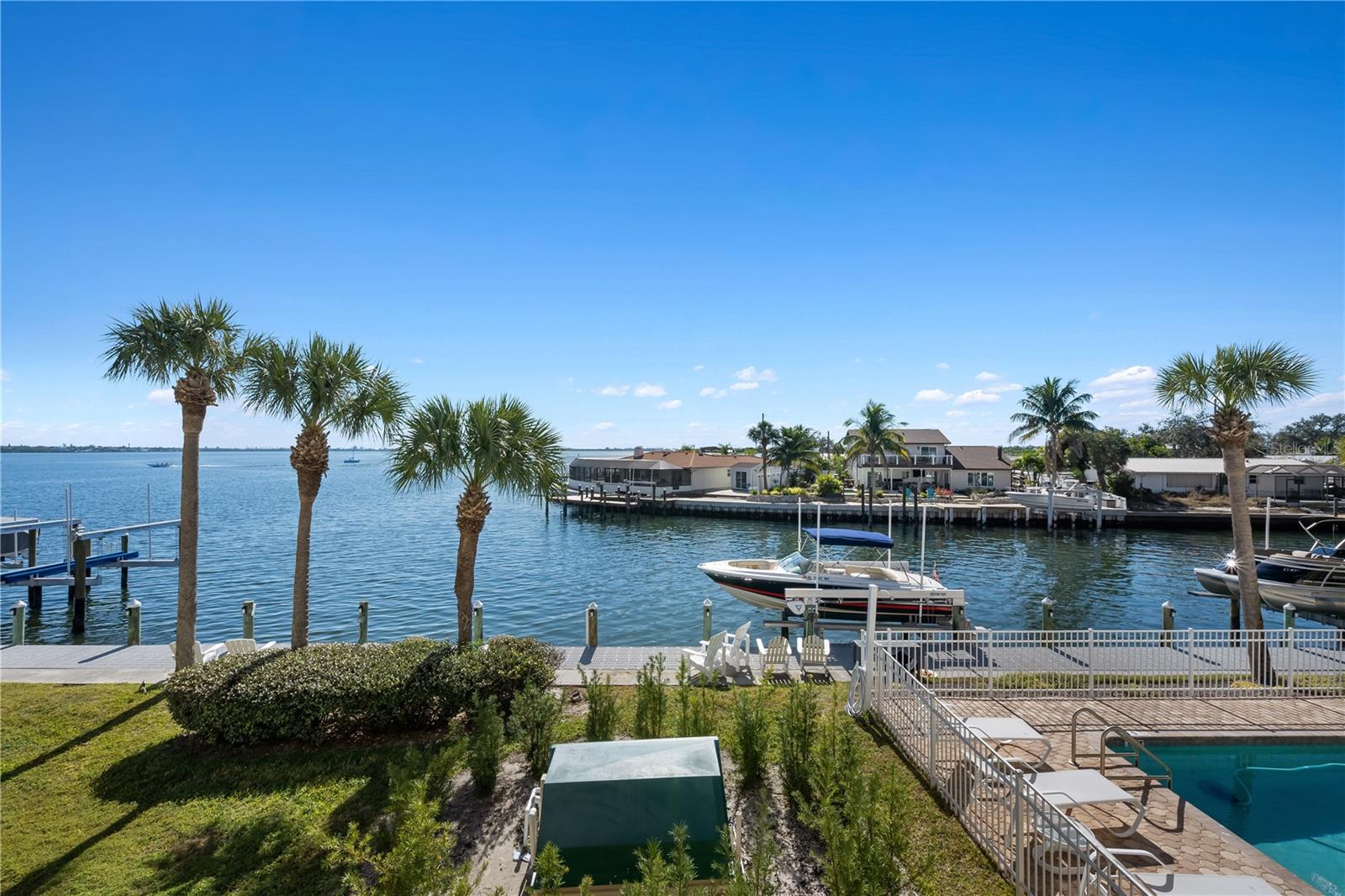 Image 8 of 50 For 9923 Manatee Avenue W