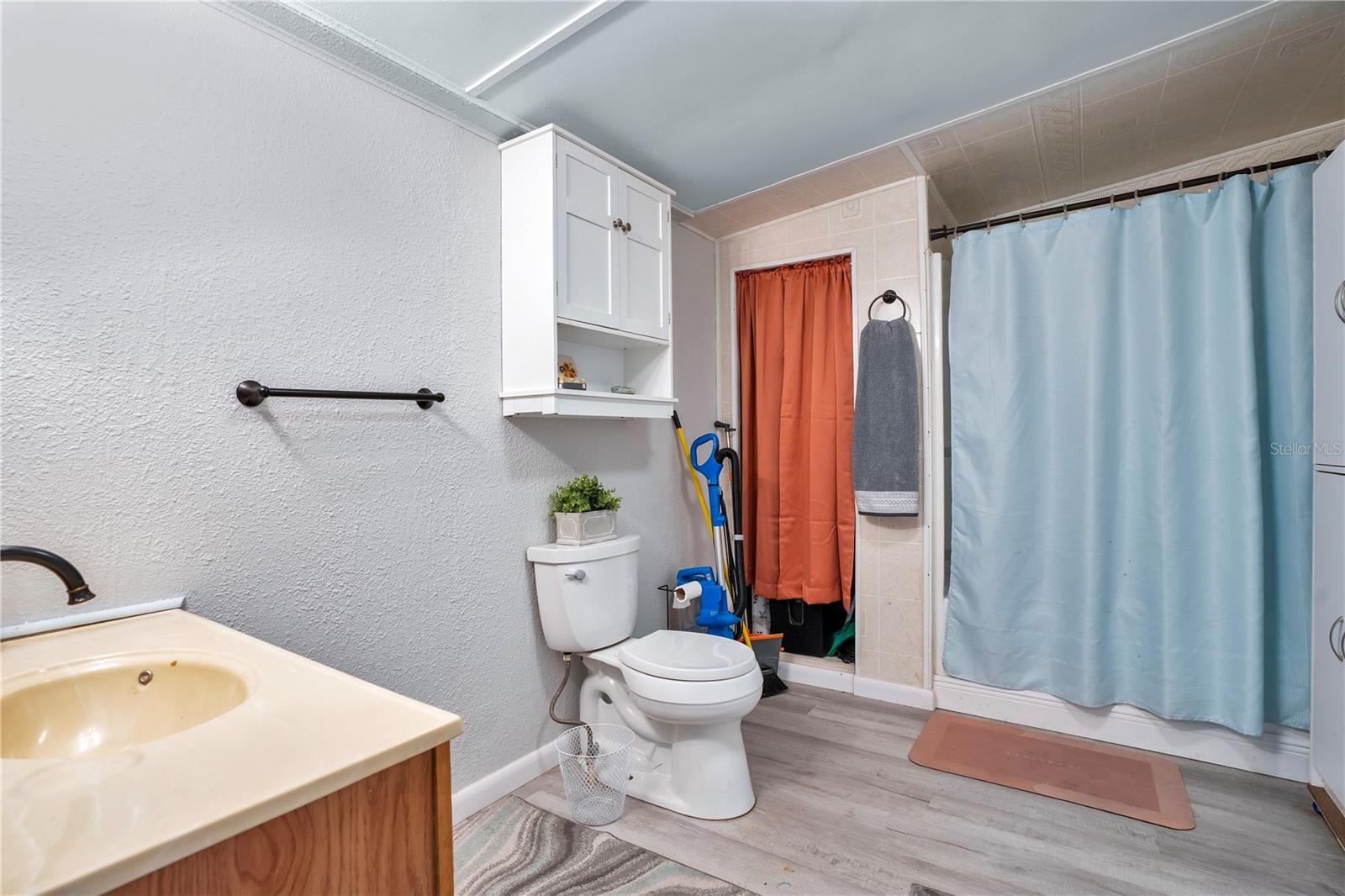 Image 16 of 37 For 501 Highland Drive