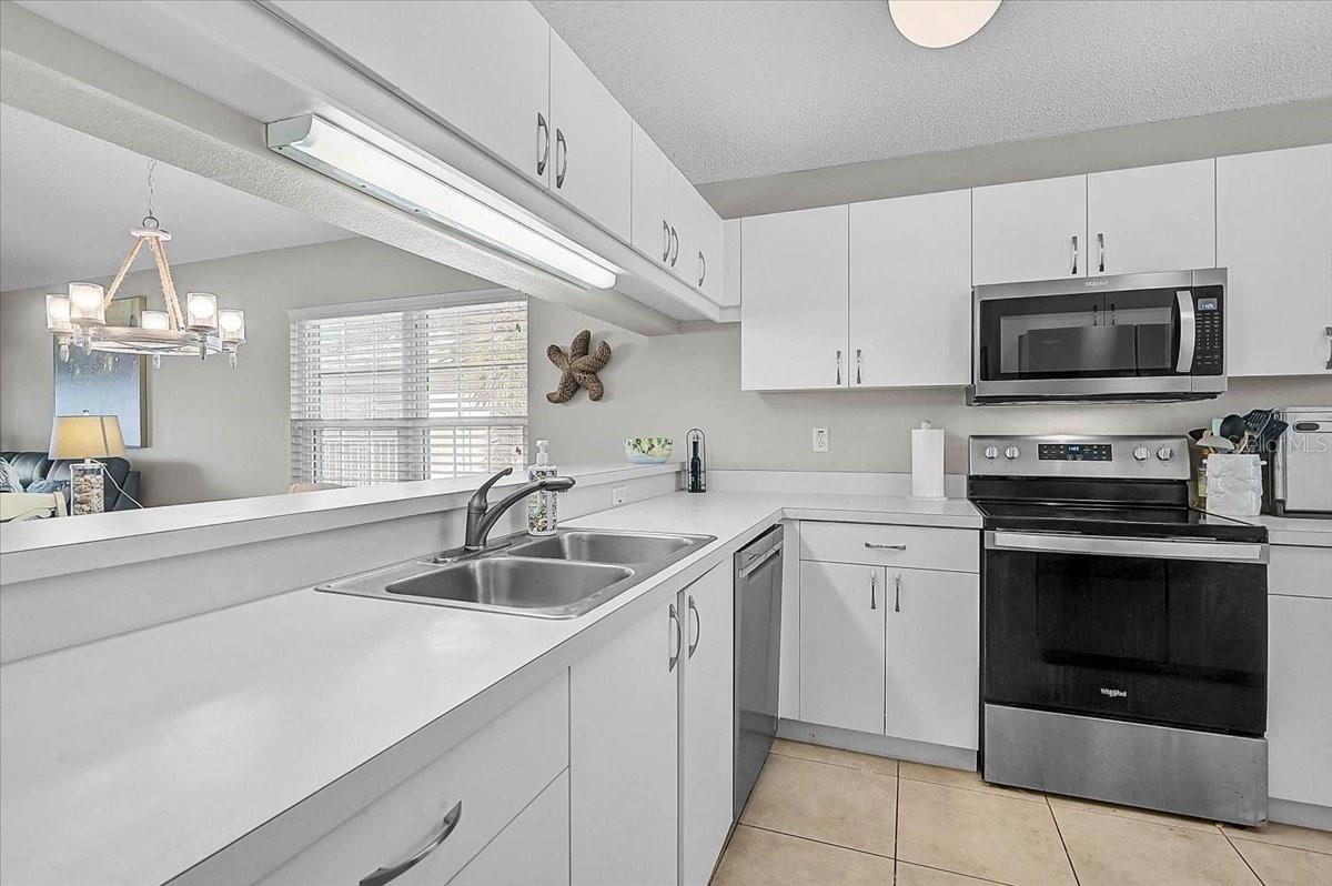 Image 8 of 33 For 4219 Caddie Drive E 204