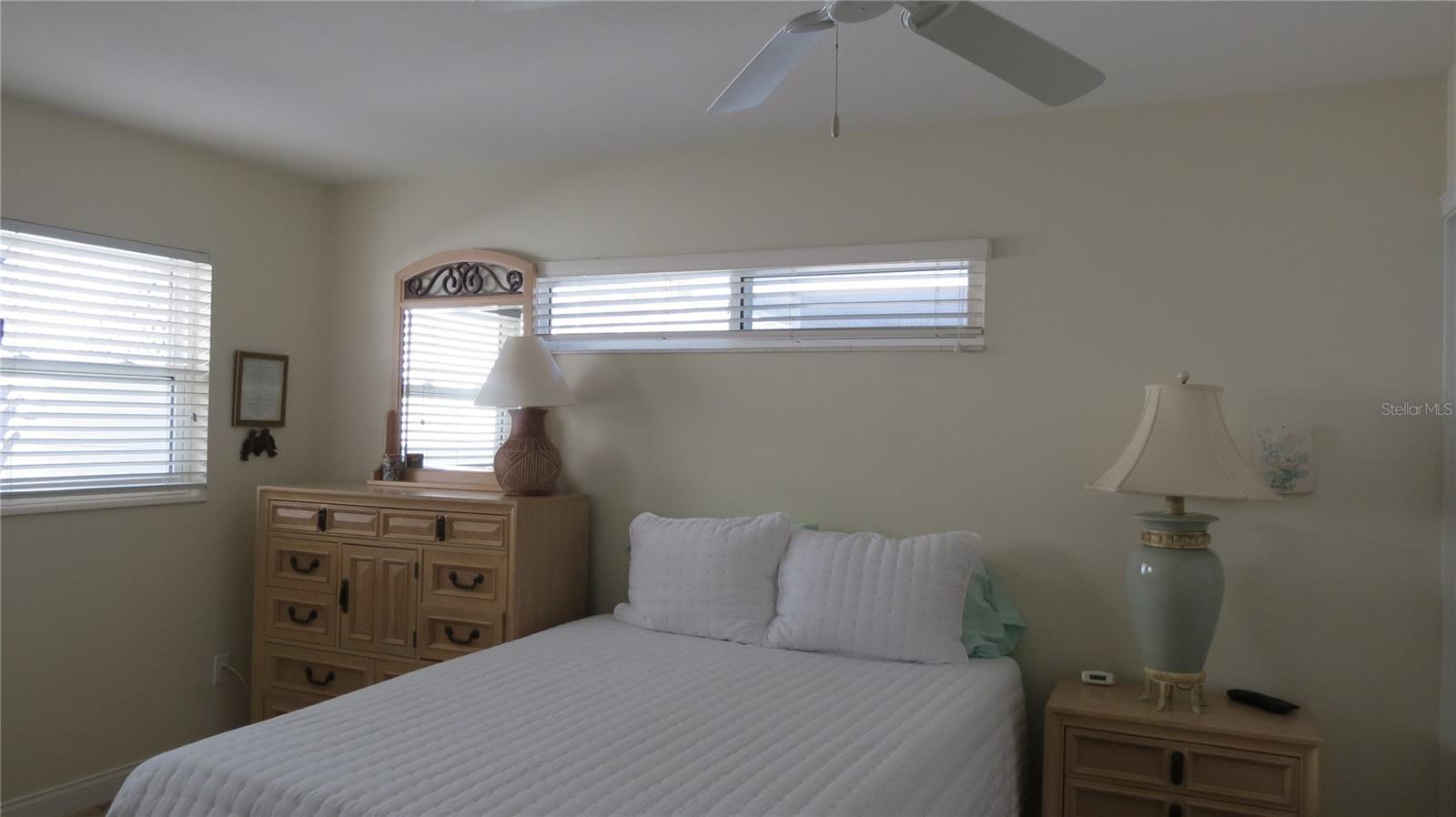 Image 13 of 56 For 6005 Midnight Pass Road N4