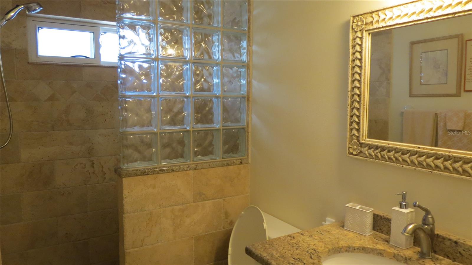 Image 14 of 56 For 6005 Midnight Pass Road N4