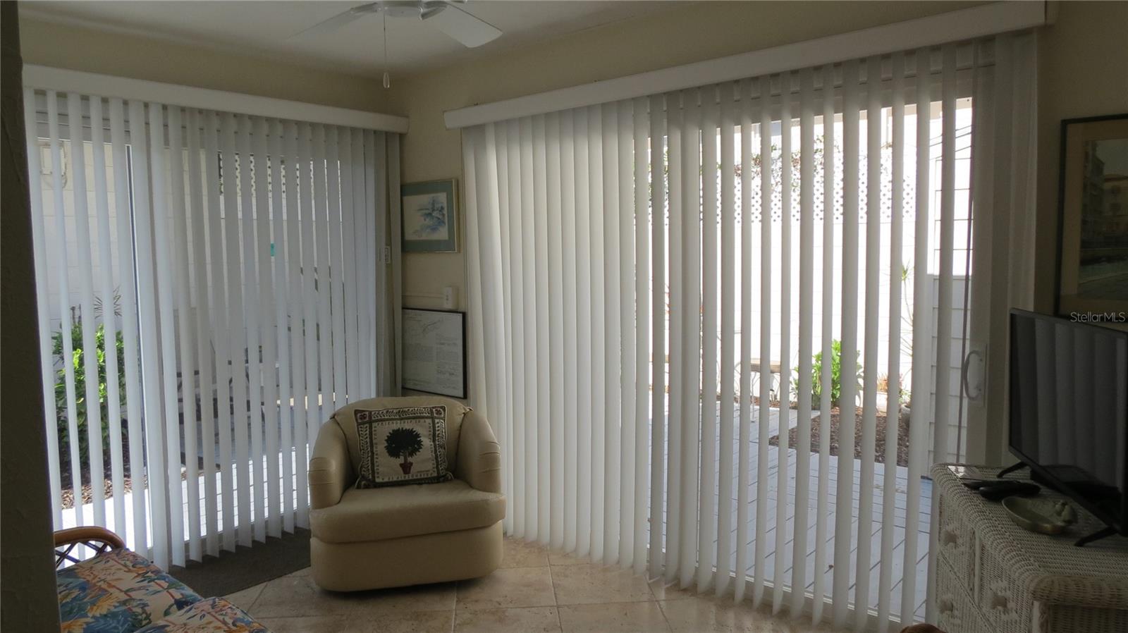 Image 15 of 56 For 6005 Midnight Pass Road N4