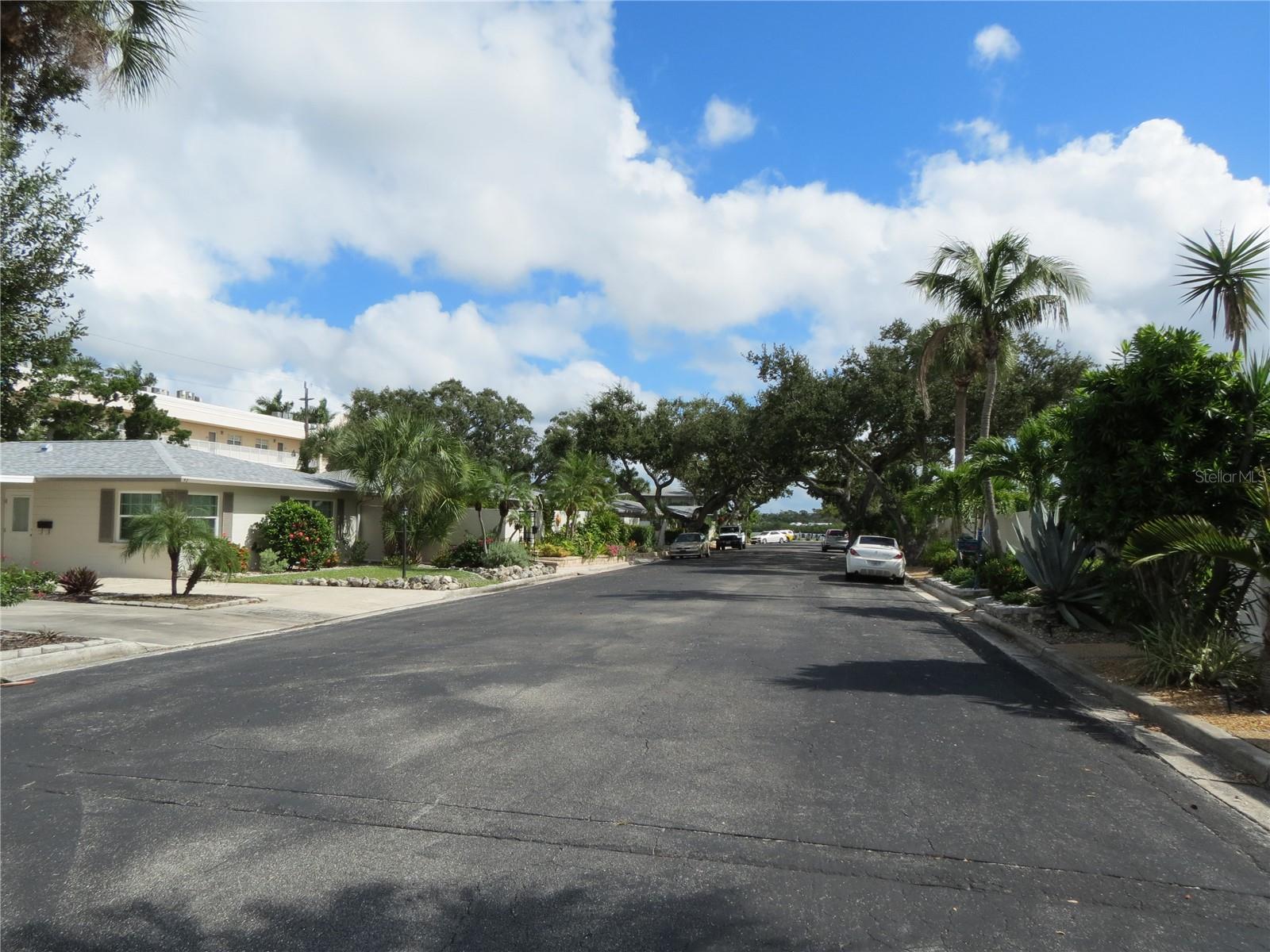 Image 16 of 56 For 6005 Midnight Pass Road N4