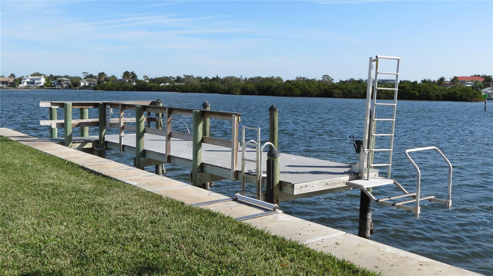 Image 23 of 56 For 6005 Midnight Pass Road N4