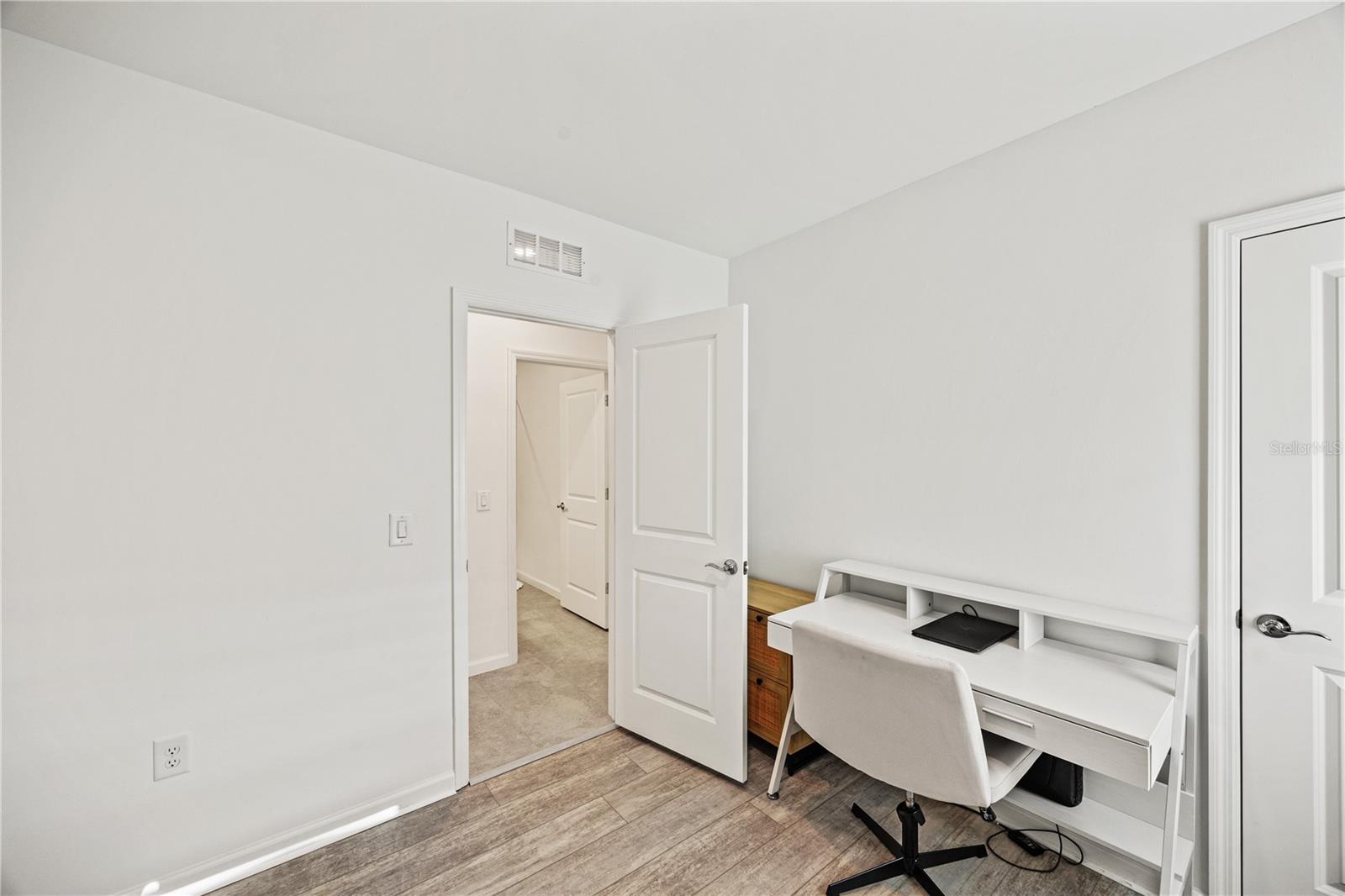 Image 20 of 28 For 6564 Silverstar Drive