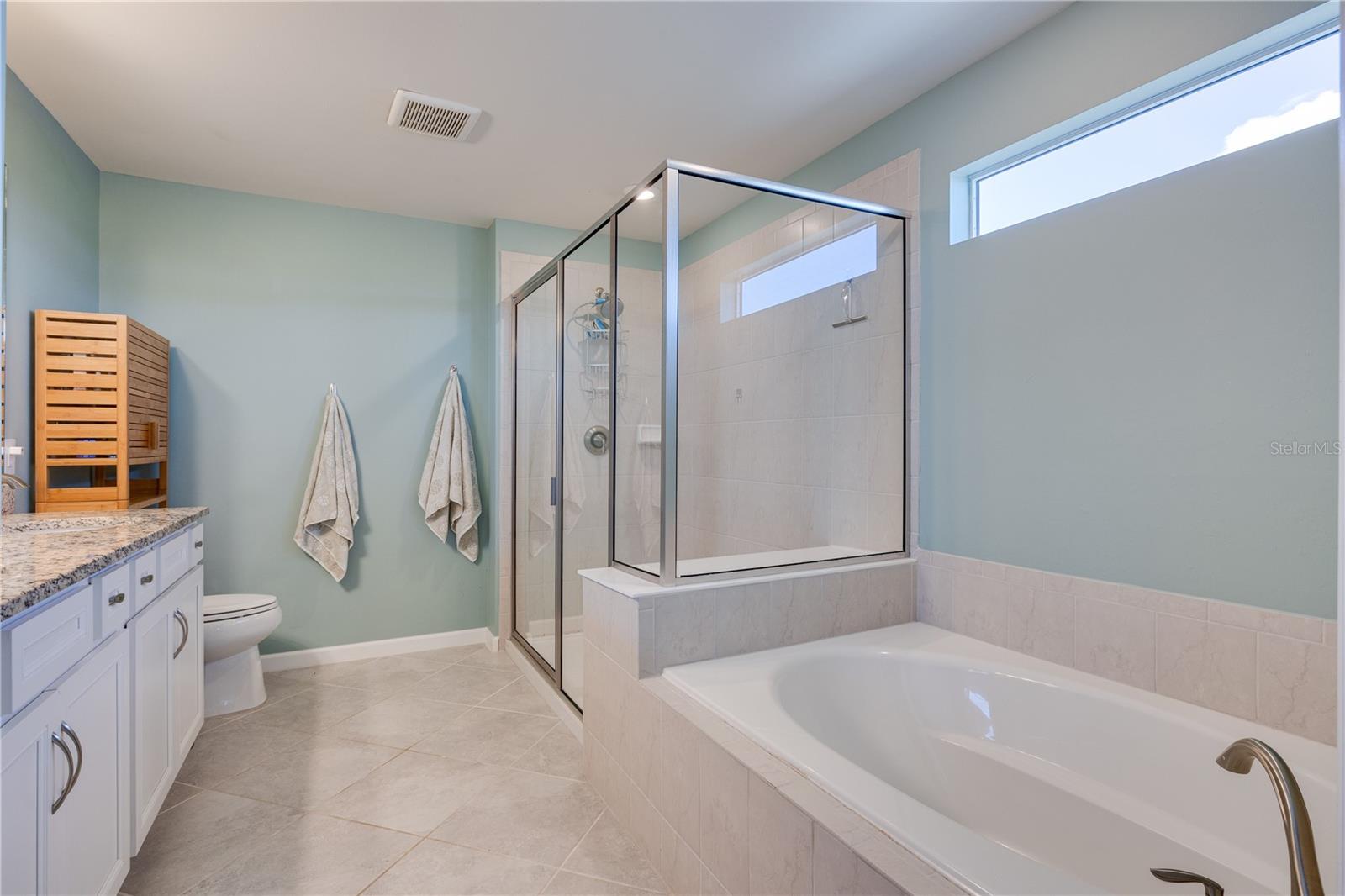 Image 16 of 45 For 17424 Silverspur Drive