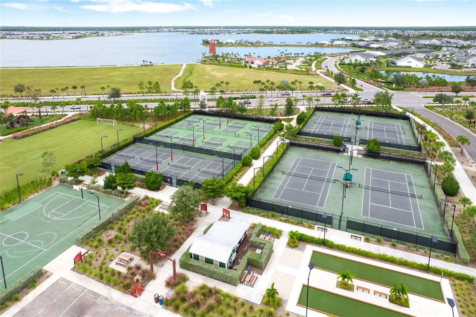 Image 32 of 45 For 17424 Silverspur Drive