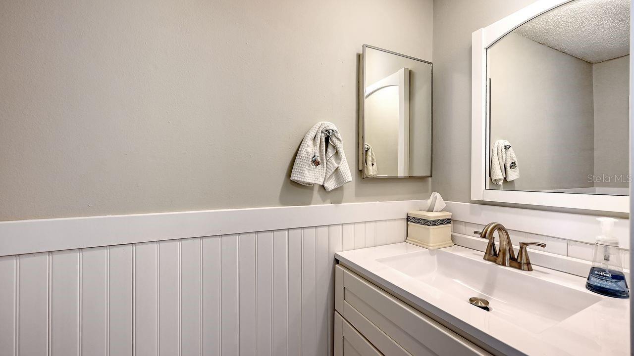 Image 11 of 23 For 10125 Manatee Avenue W D2