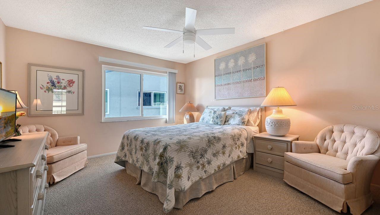 Image 12 of 23 For 10125 Manatee Avenue W D2