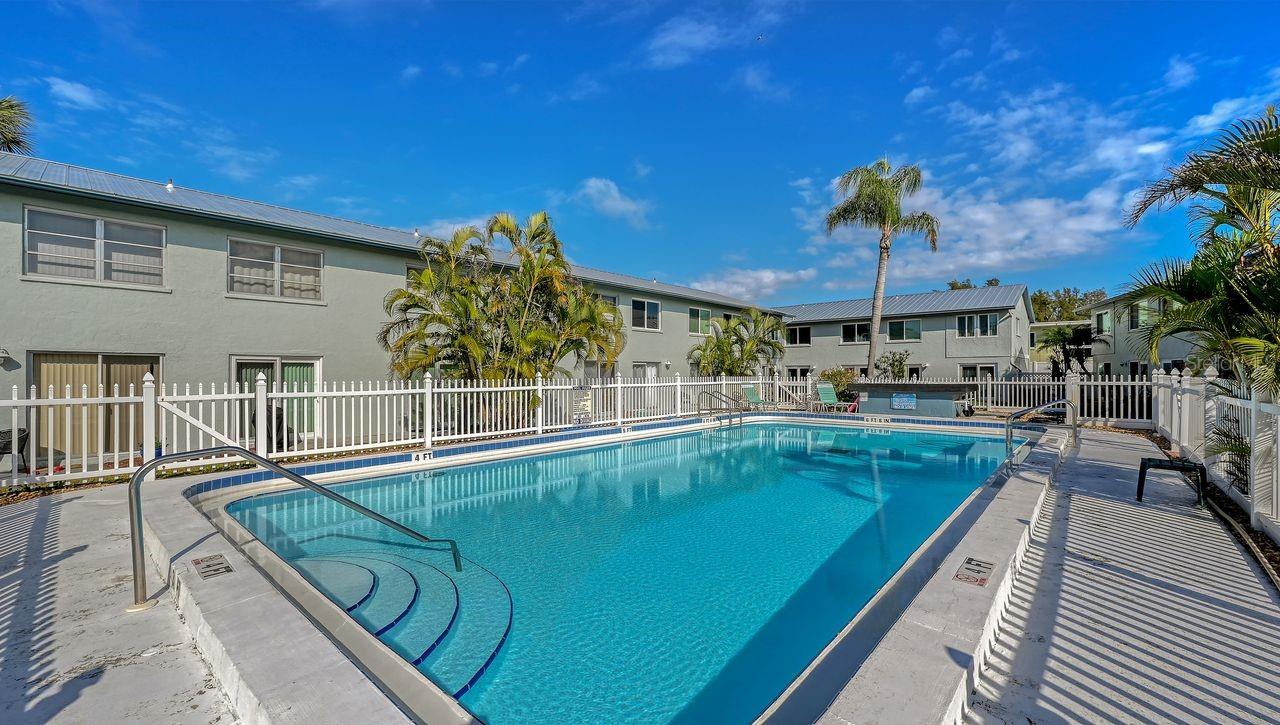 Image 15 of 23 For 10125 Manatee Avenue W D2