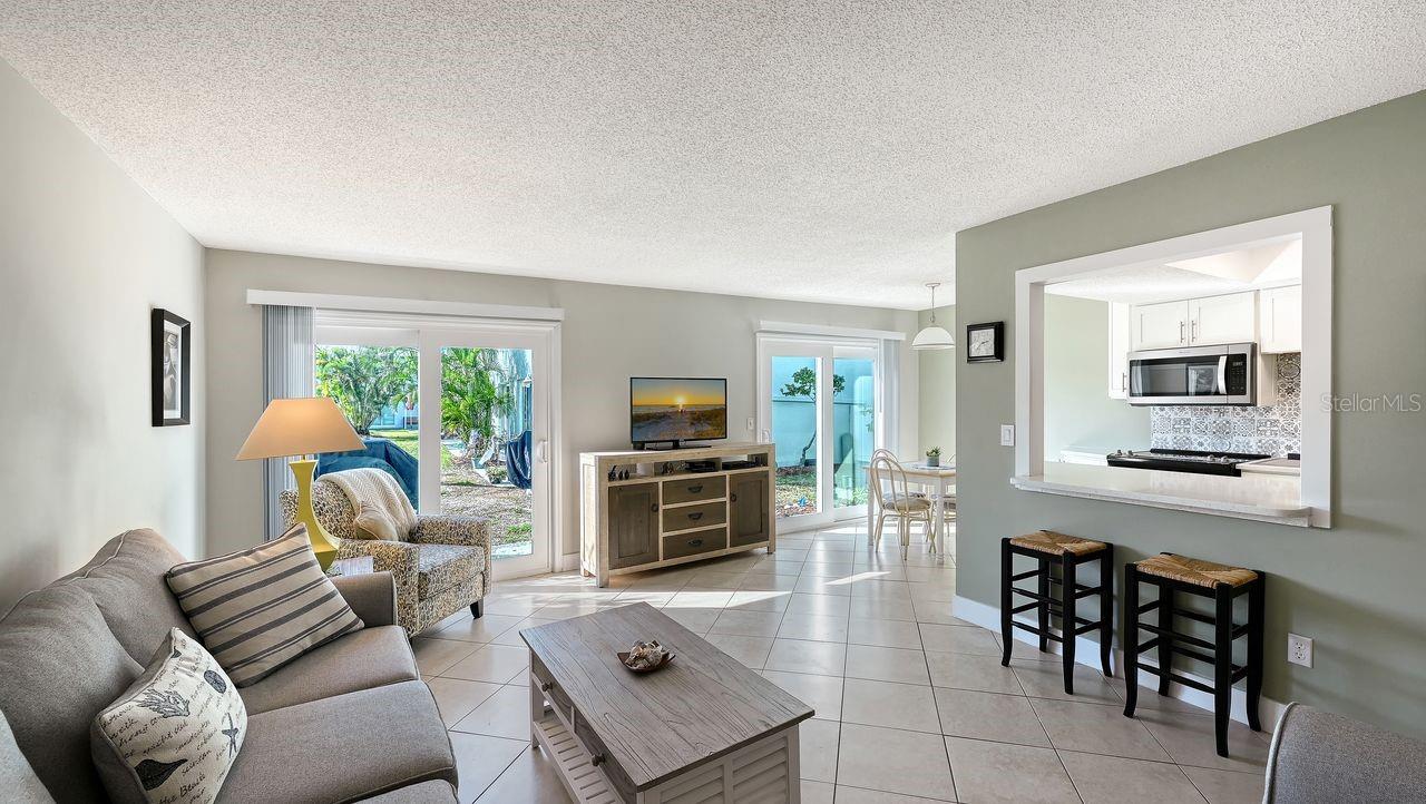 Image 3 of 23 For 10125 Manatee Avenue W D2