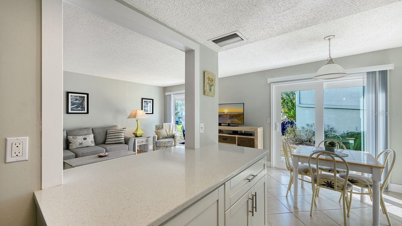 Image 4 of 23 For 10125 Manatee Avenue W D2