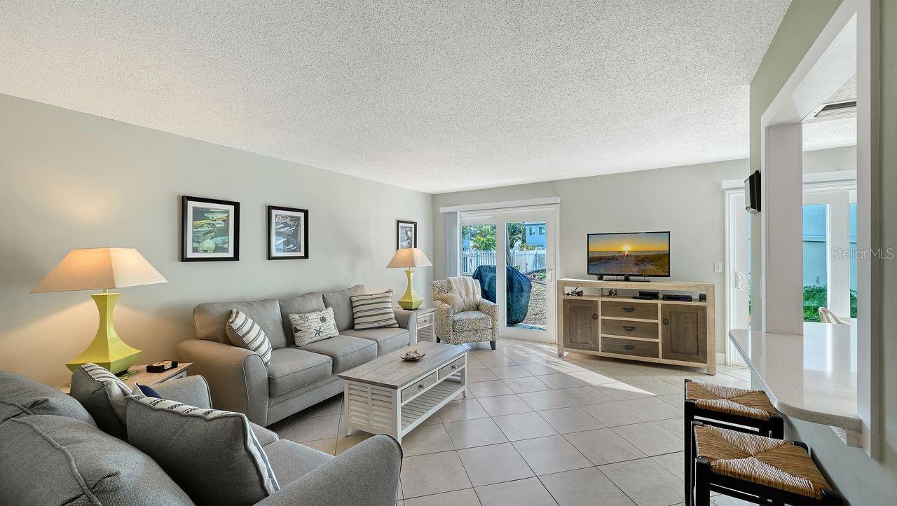 Image 5 of 23 For 10125 Manatee Avenue W D2