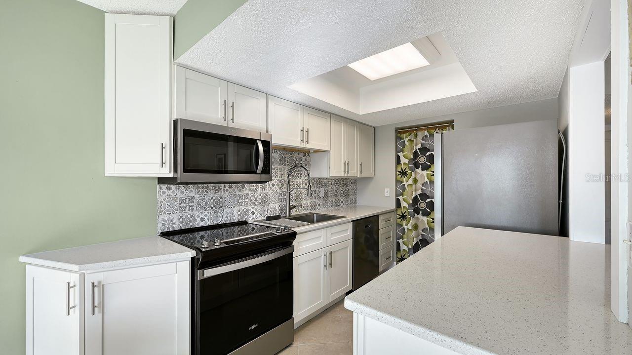 Image 8 of 23 For 10125 Manatee Avenue W D2