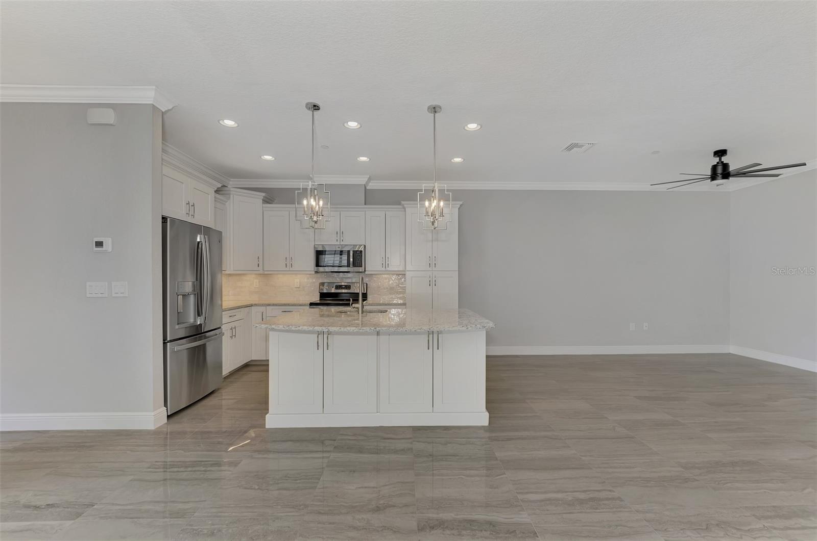 Image 13 of 48 For 906 Venice Avenue