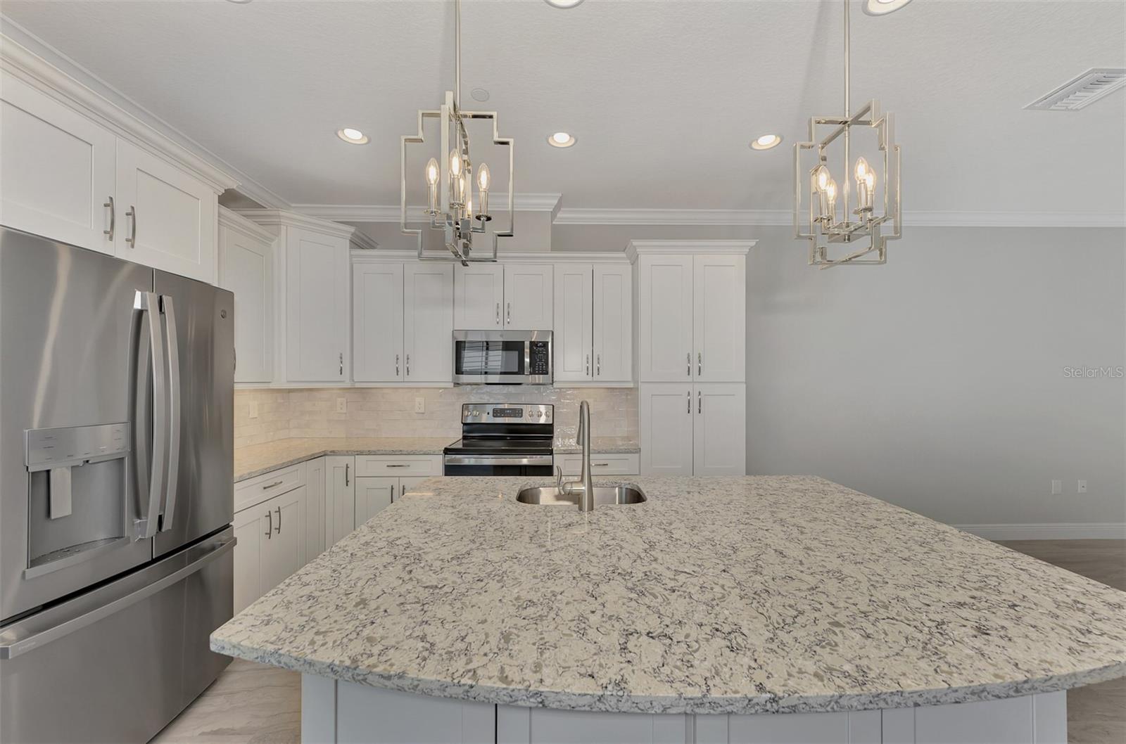 Image 15 of 48 For 906 Venice Avenue