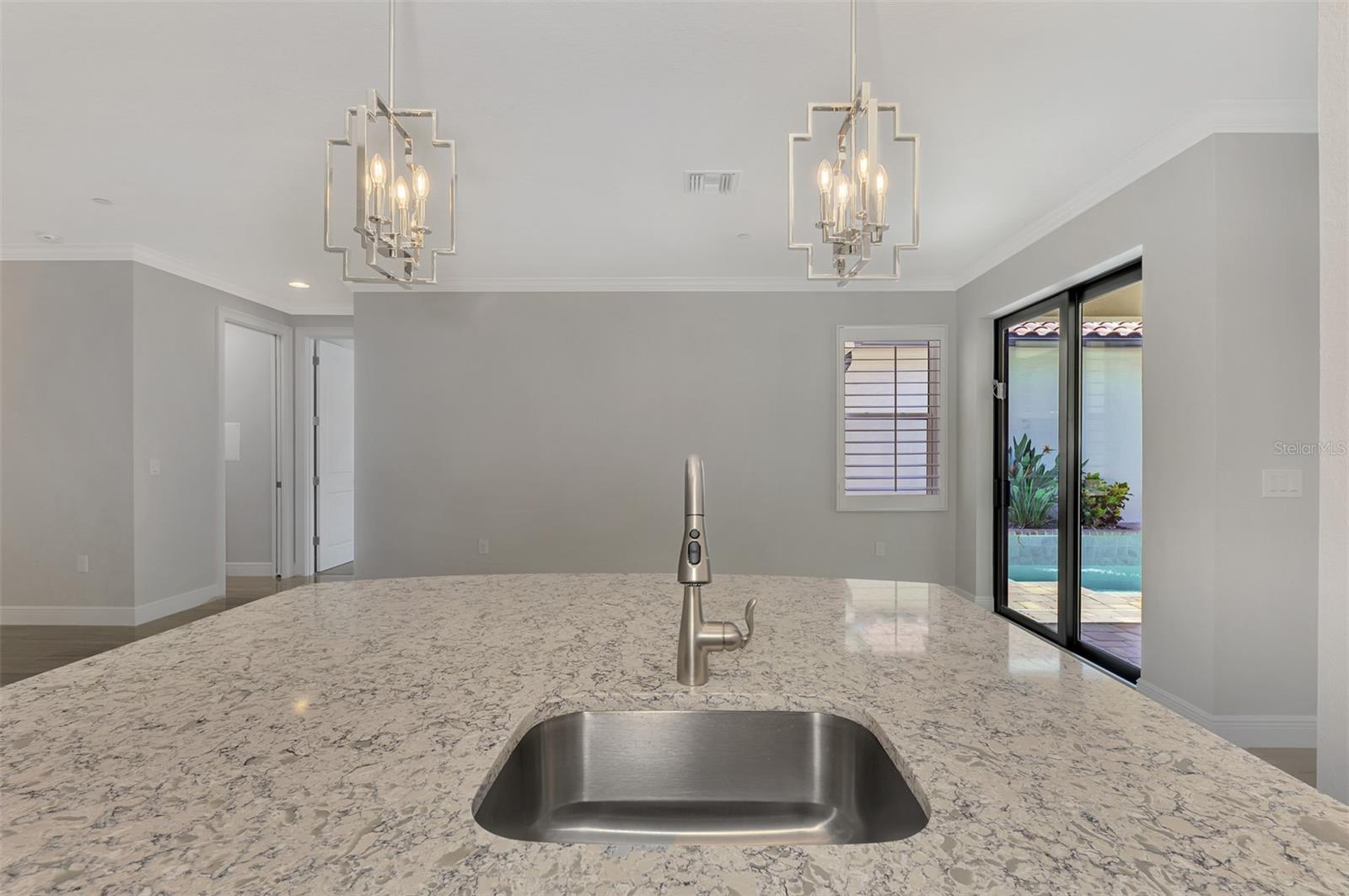 Image 19 of 48 For 906 Venice Avenue