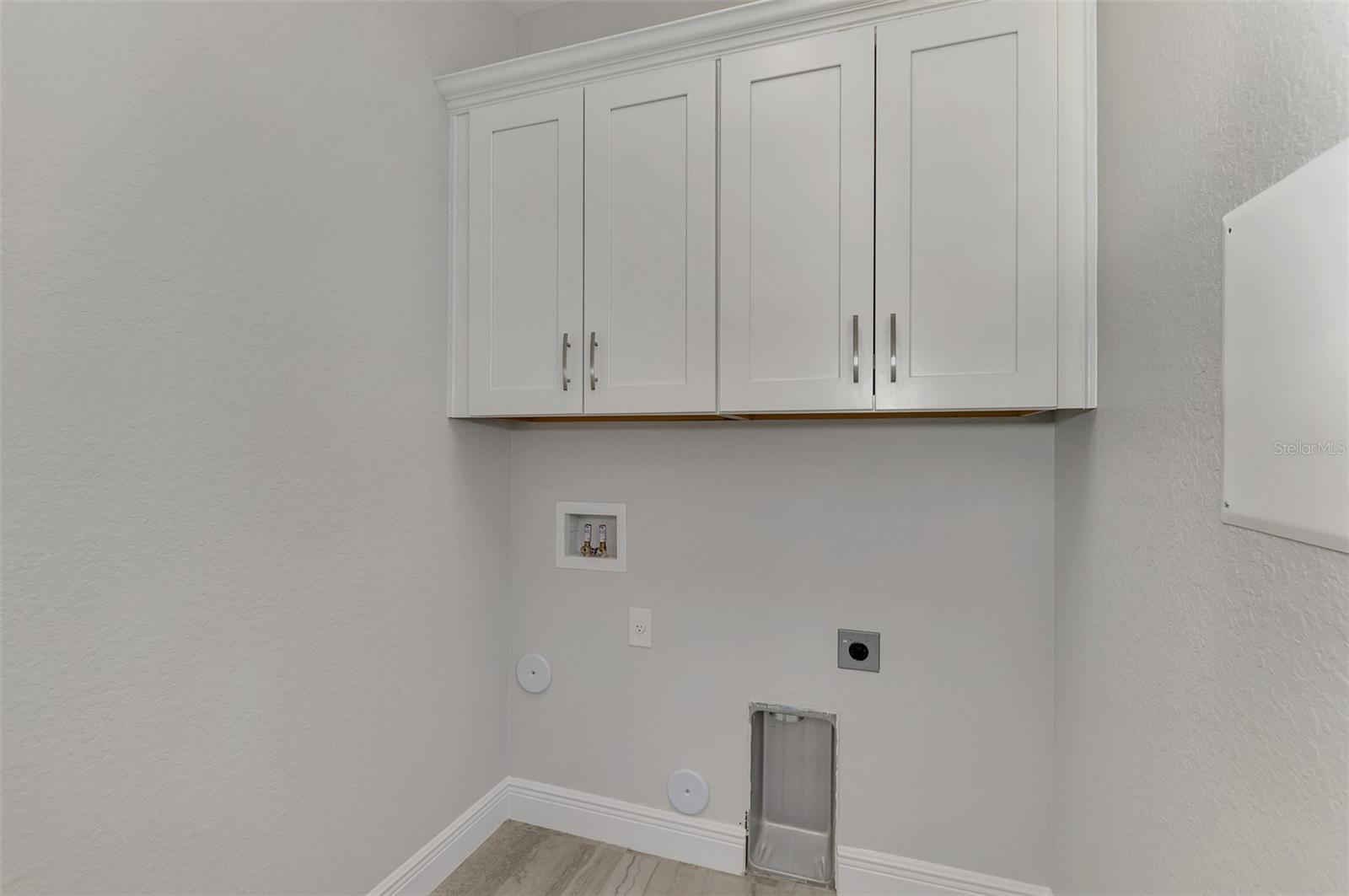 Image 32 of 48 For 906 Venice Avenue