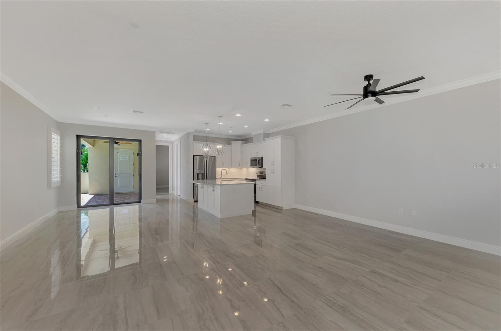 Image 5 of 48 For 906 Venice Avenue