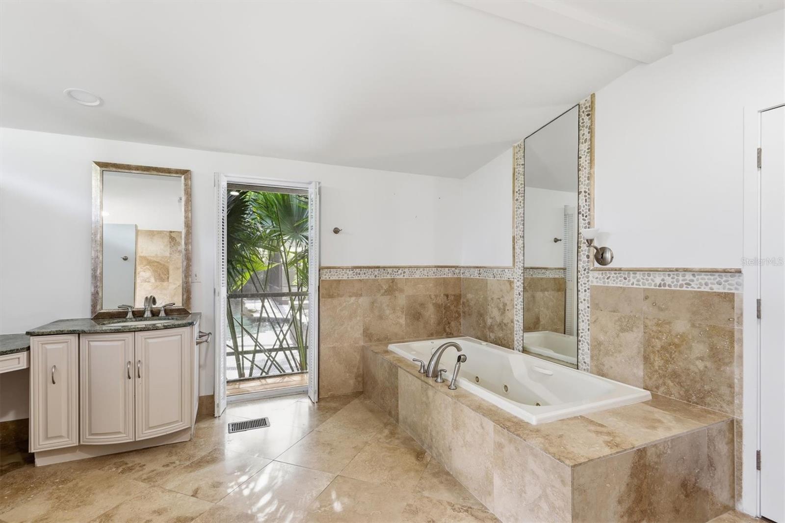 Image 24 of 75 For 425 Partridge Circle