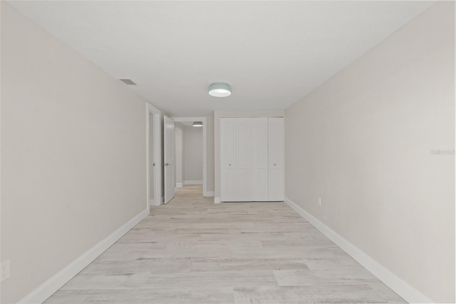 Listing photo id 11 for 1240 Solitude Lane