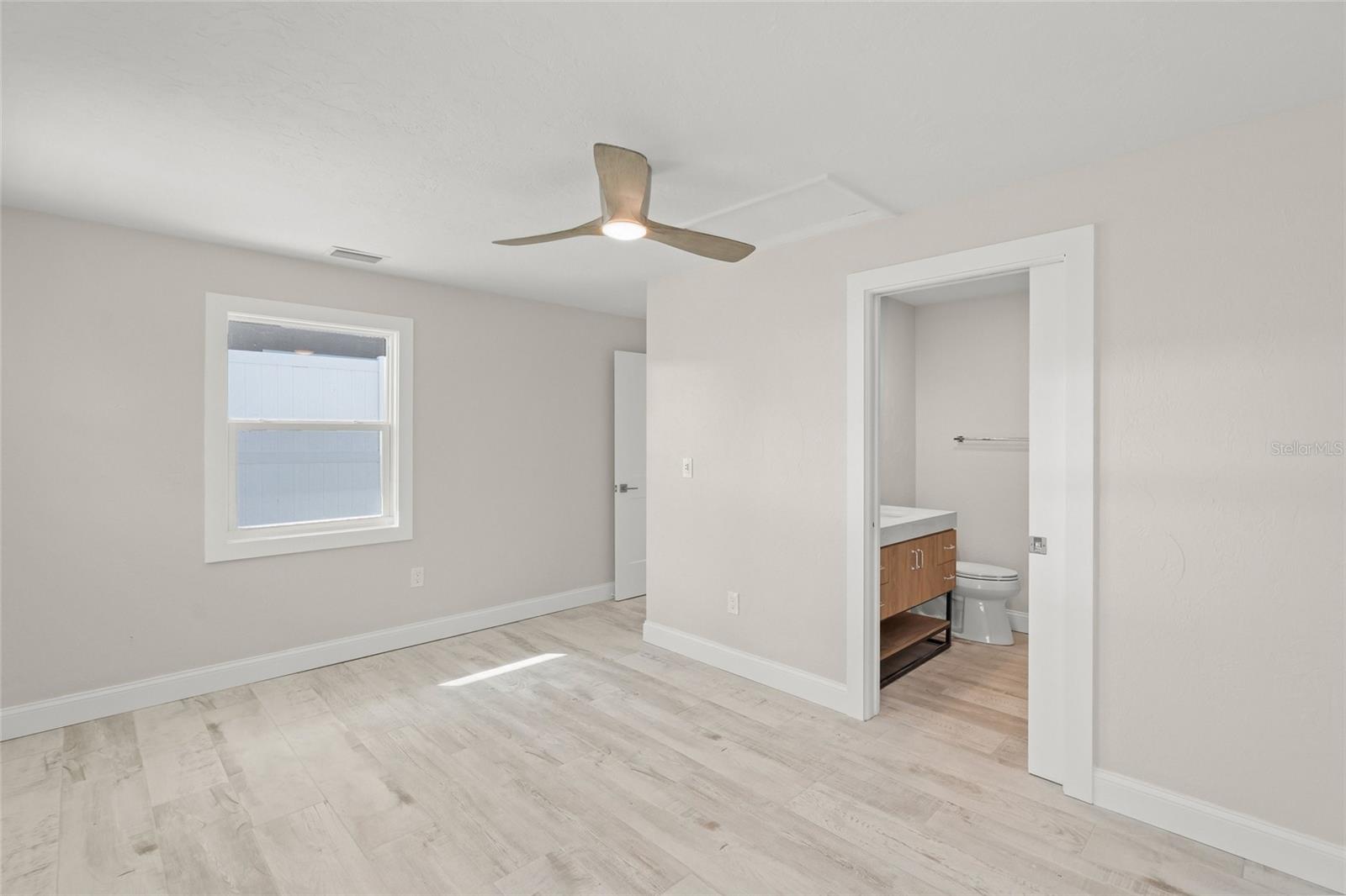 Listing photo id 15 for 1240 Solitude Lane