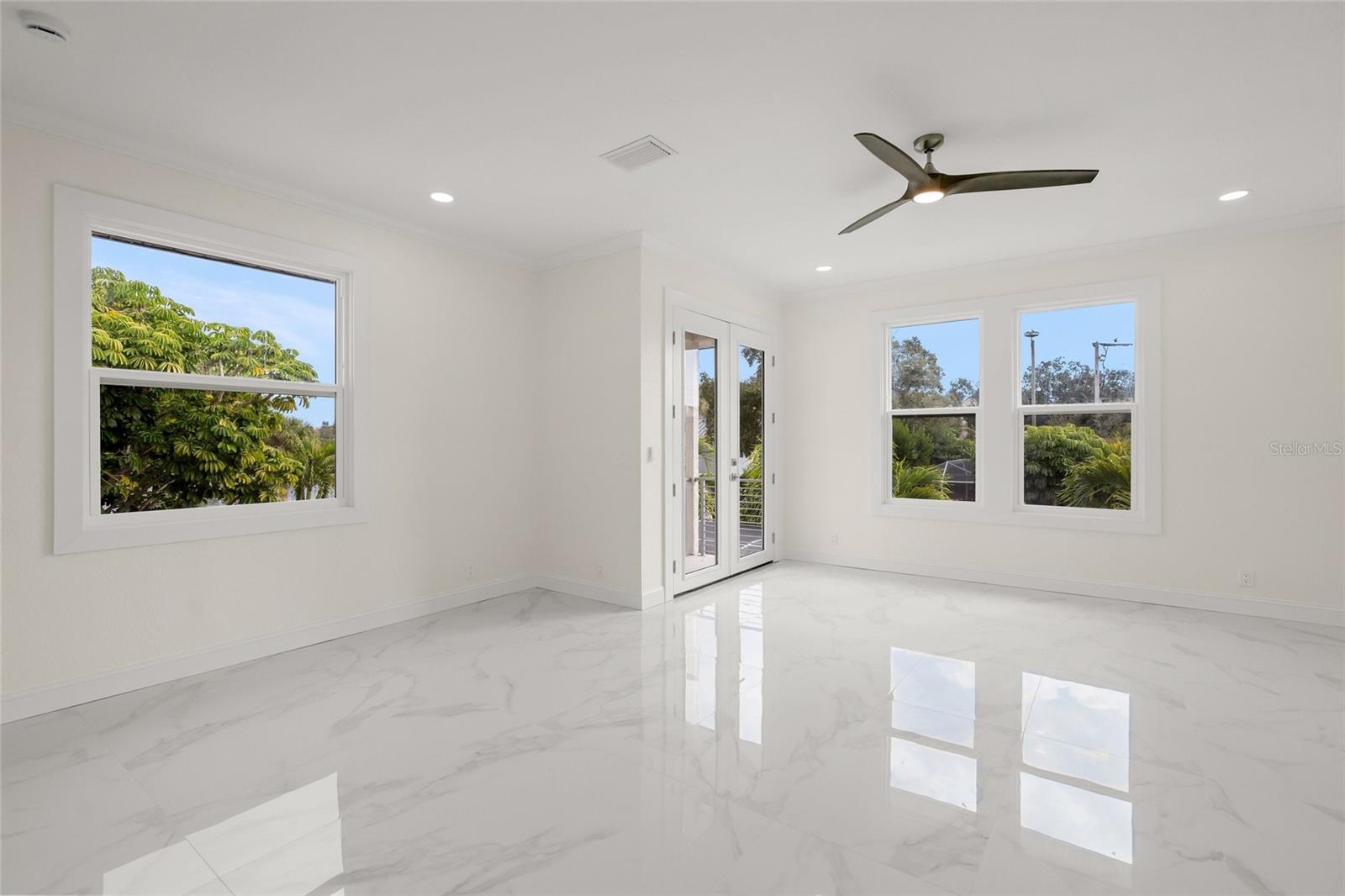 Listing photo id 40 for 1240 Solitude Lane