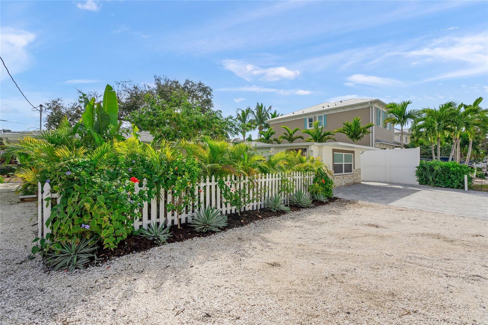 Listing photo id 51 for 1240 Solitude Lane