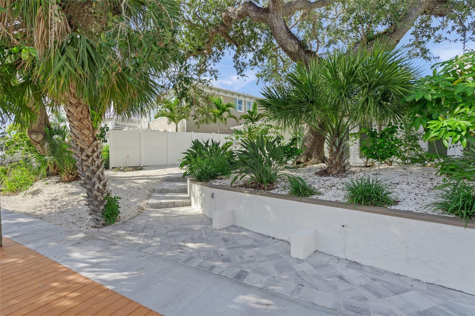 Listing photo id 5 for 1240 Solitude Lane