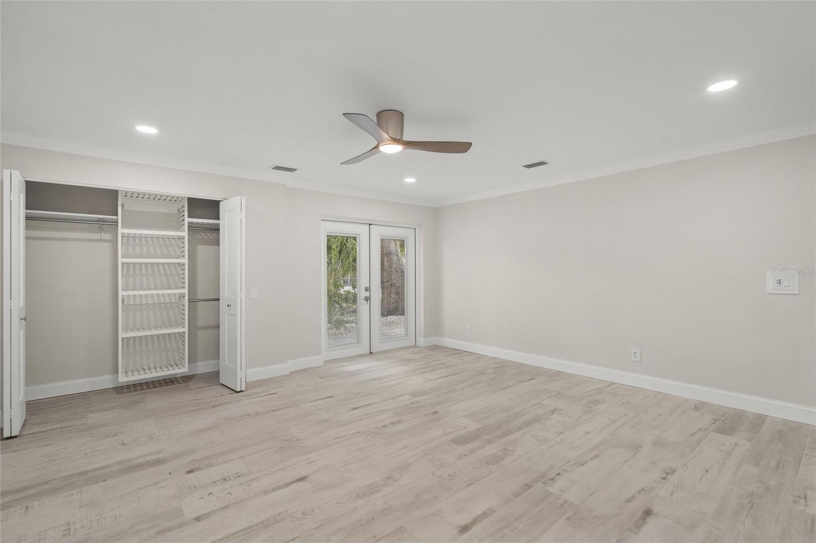 Listing photo id 7 for 1240 Solitude Lane