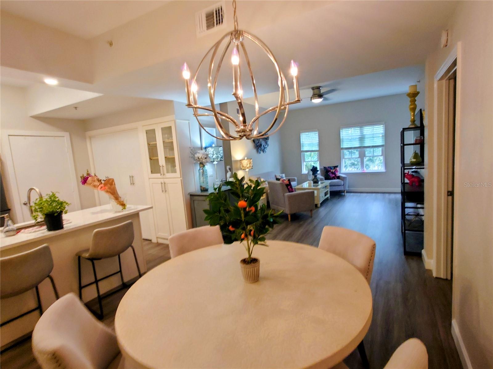 Image 22 of 47 For 200 4th Avenue S 130