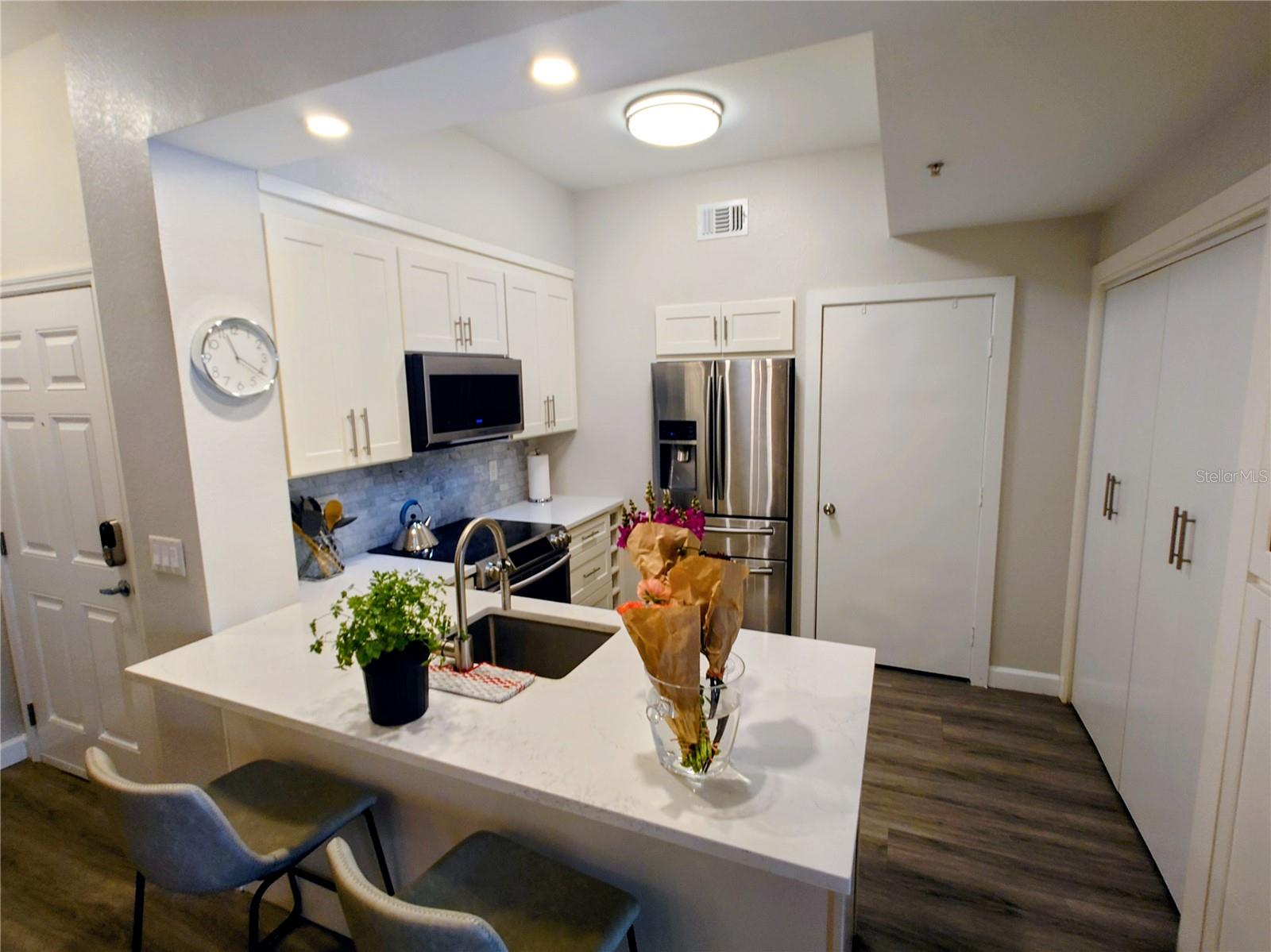 Image 27 of 47 For 200 4th Avenue S 130