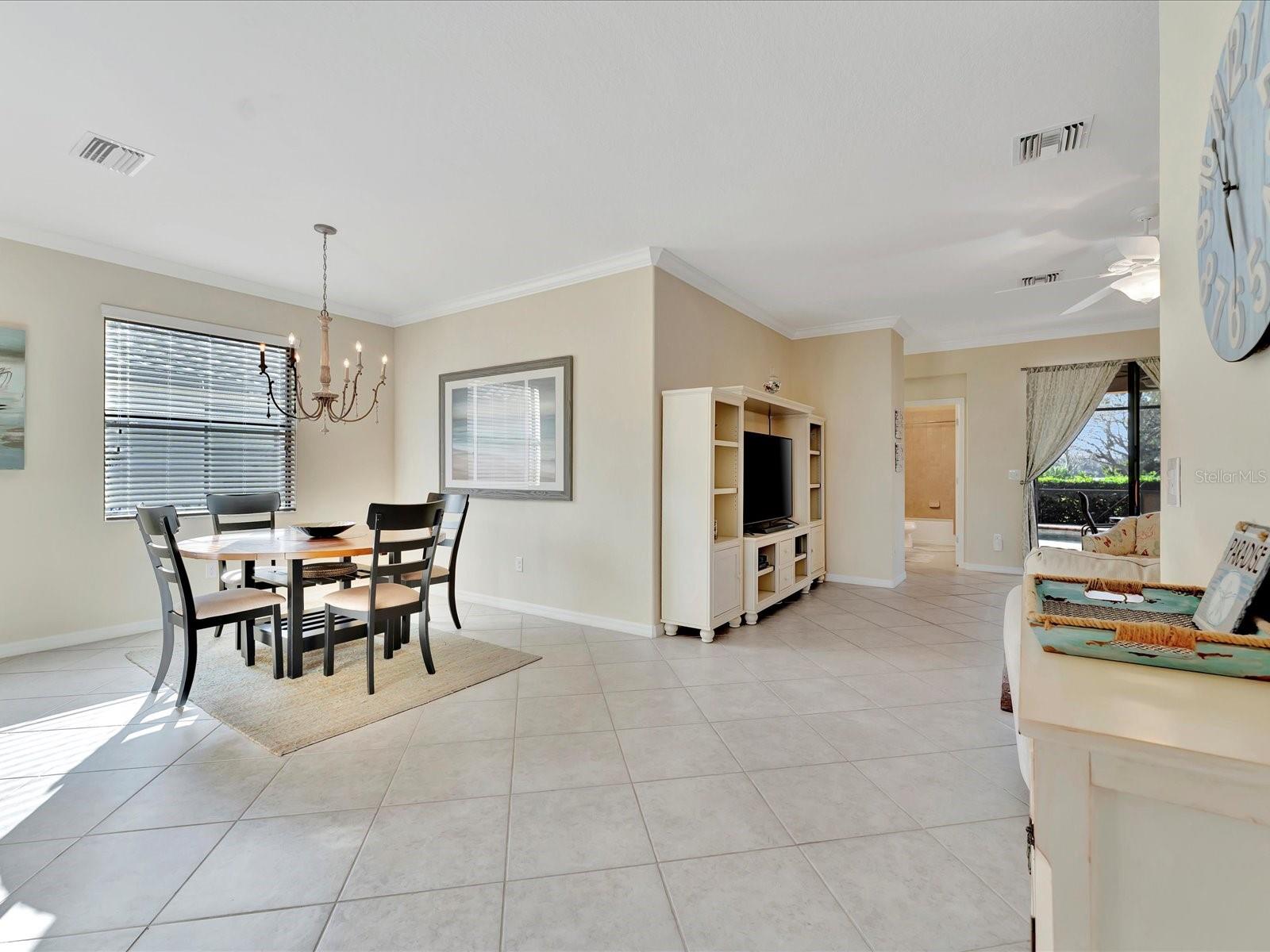 Image 4 of 36 For 6880 Willowshire Way