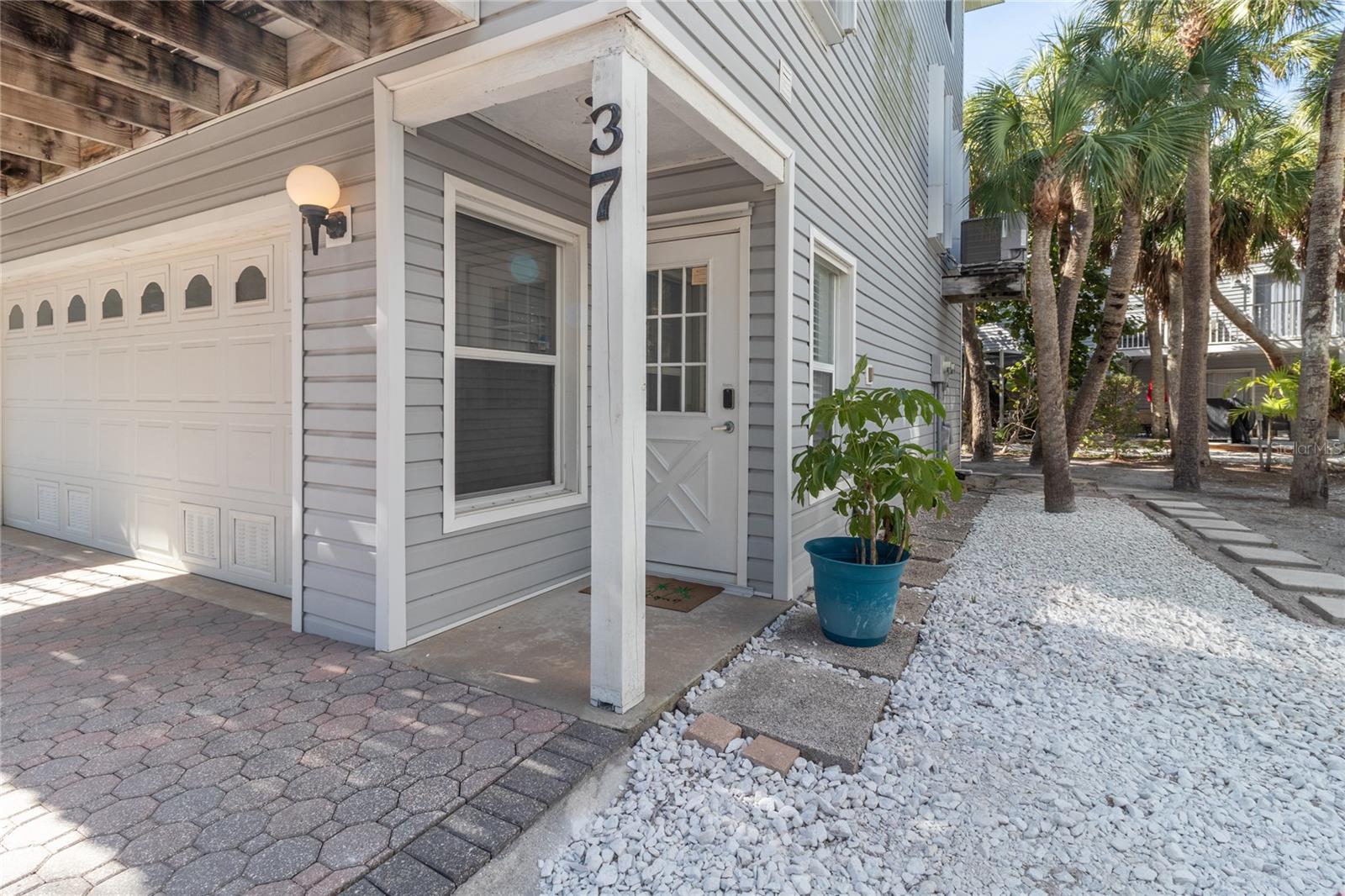 Image 2 of 52 For 6250 Holmes Boulevard 37