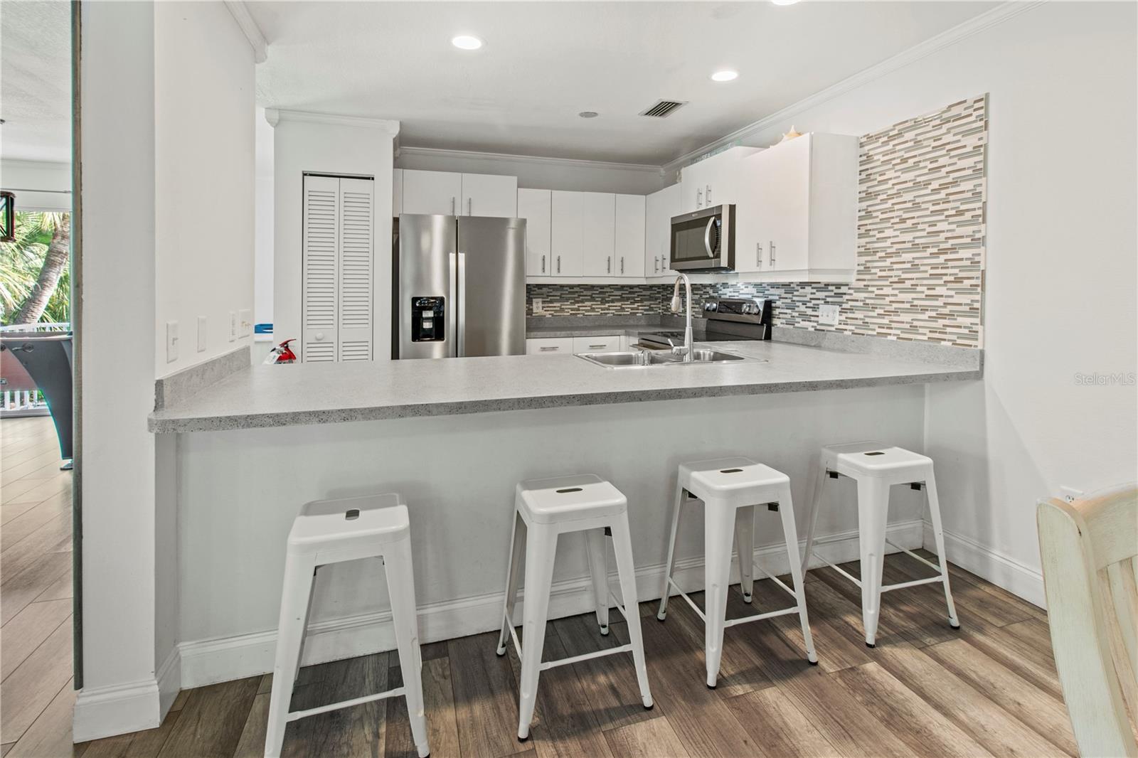 Image 32 of 52 For 6250 Holmes Boulevard 37