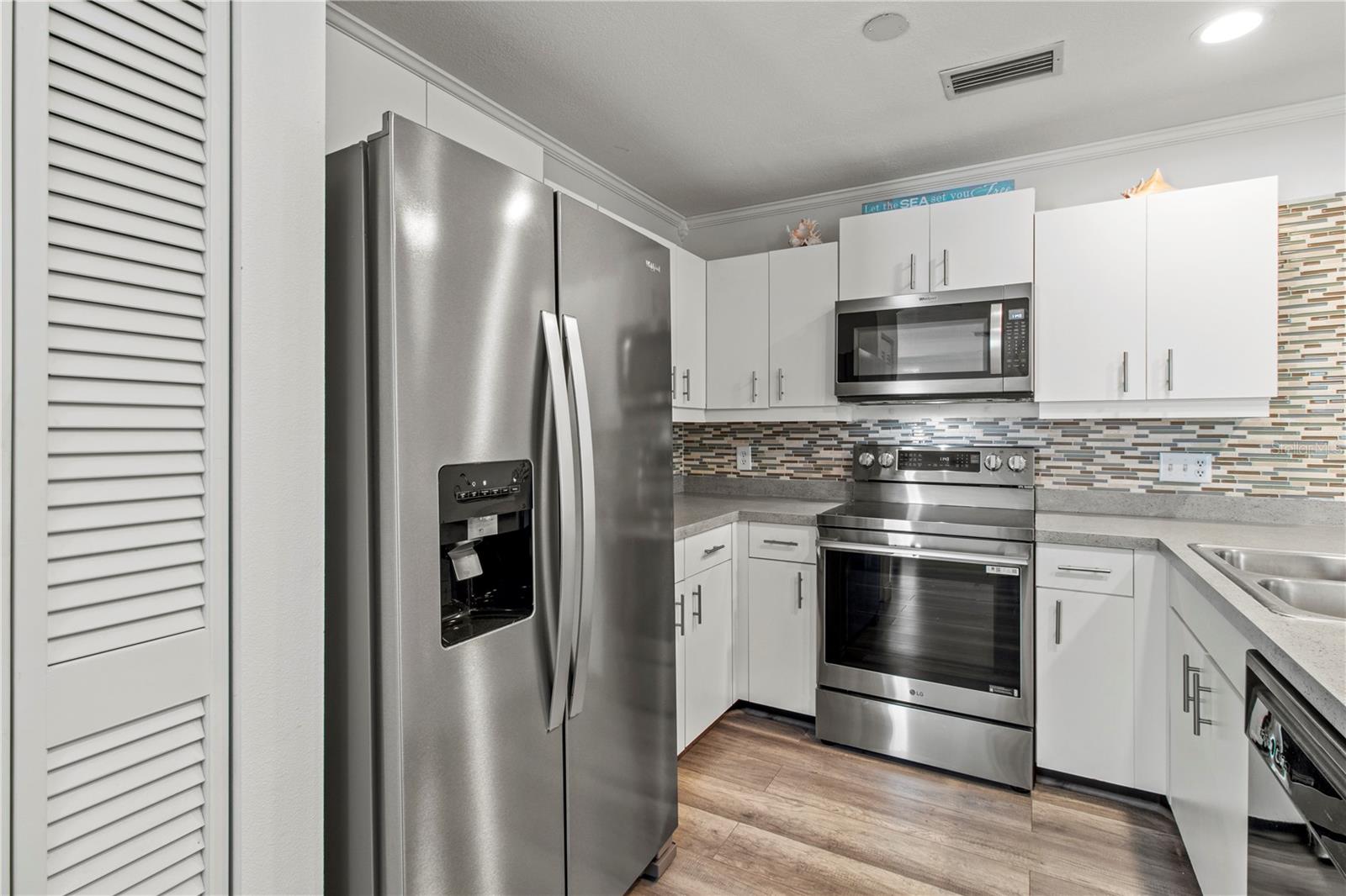 Image 34 of 52 For 6250 Holmes Boulevard 37